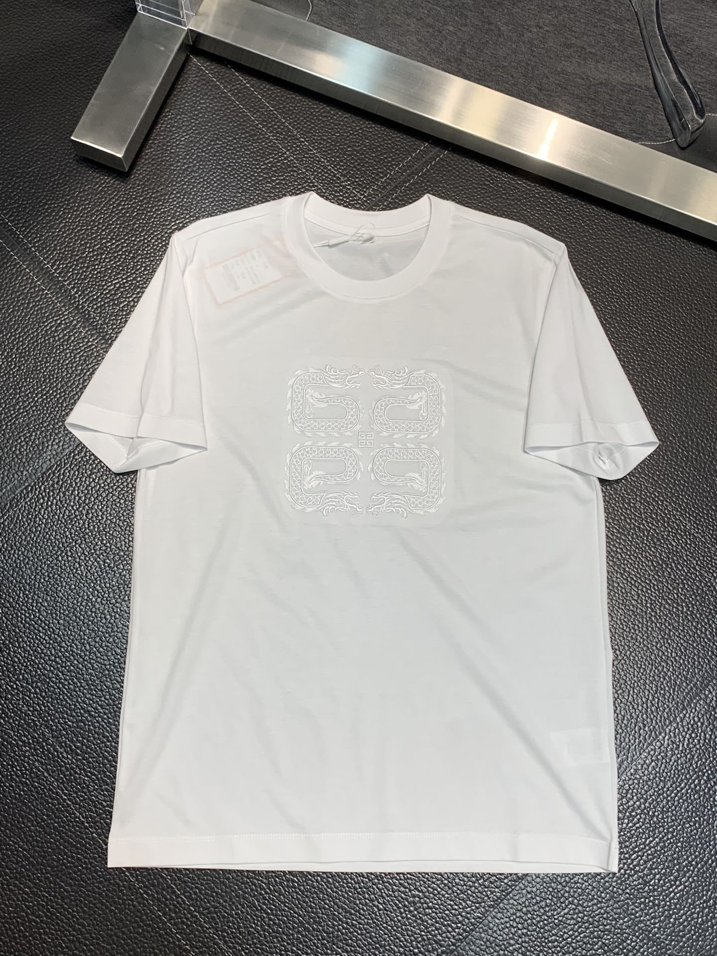 人気No1★ 2024 ジバンシー 新作 半袖Tシャツ スーパーコピー 2色