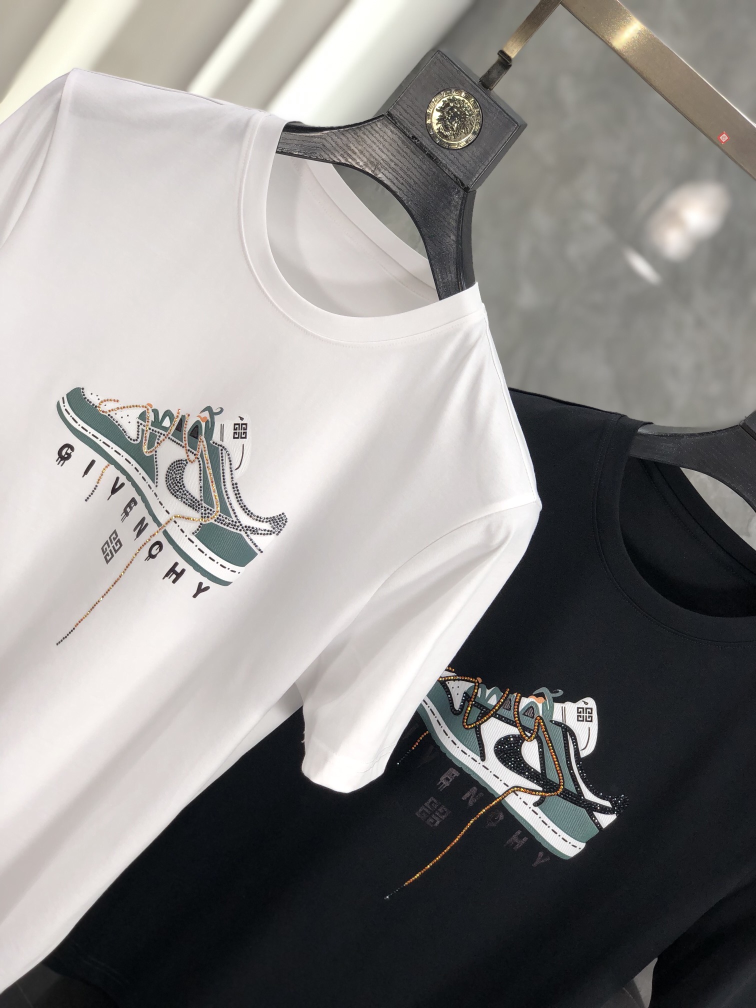 超希少！2024 ジバンシー 新作 半袖Tシャツ スーパーコピー 2色