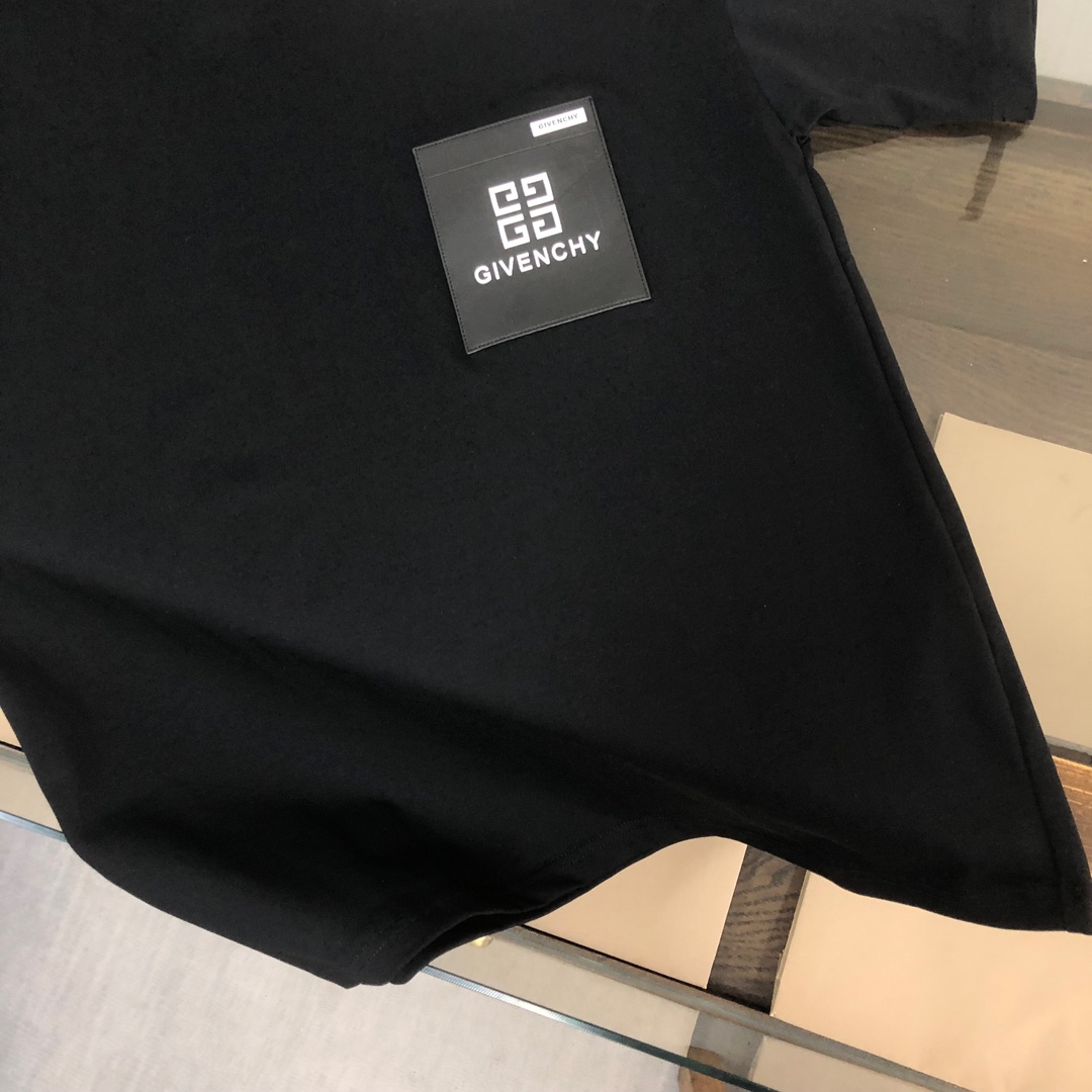 入手困難品！2024 ジバンシー 新作 半袖Tシャツ 偽物