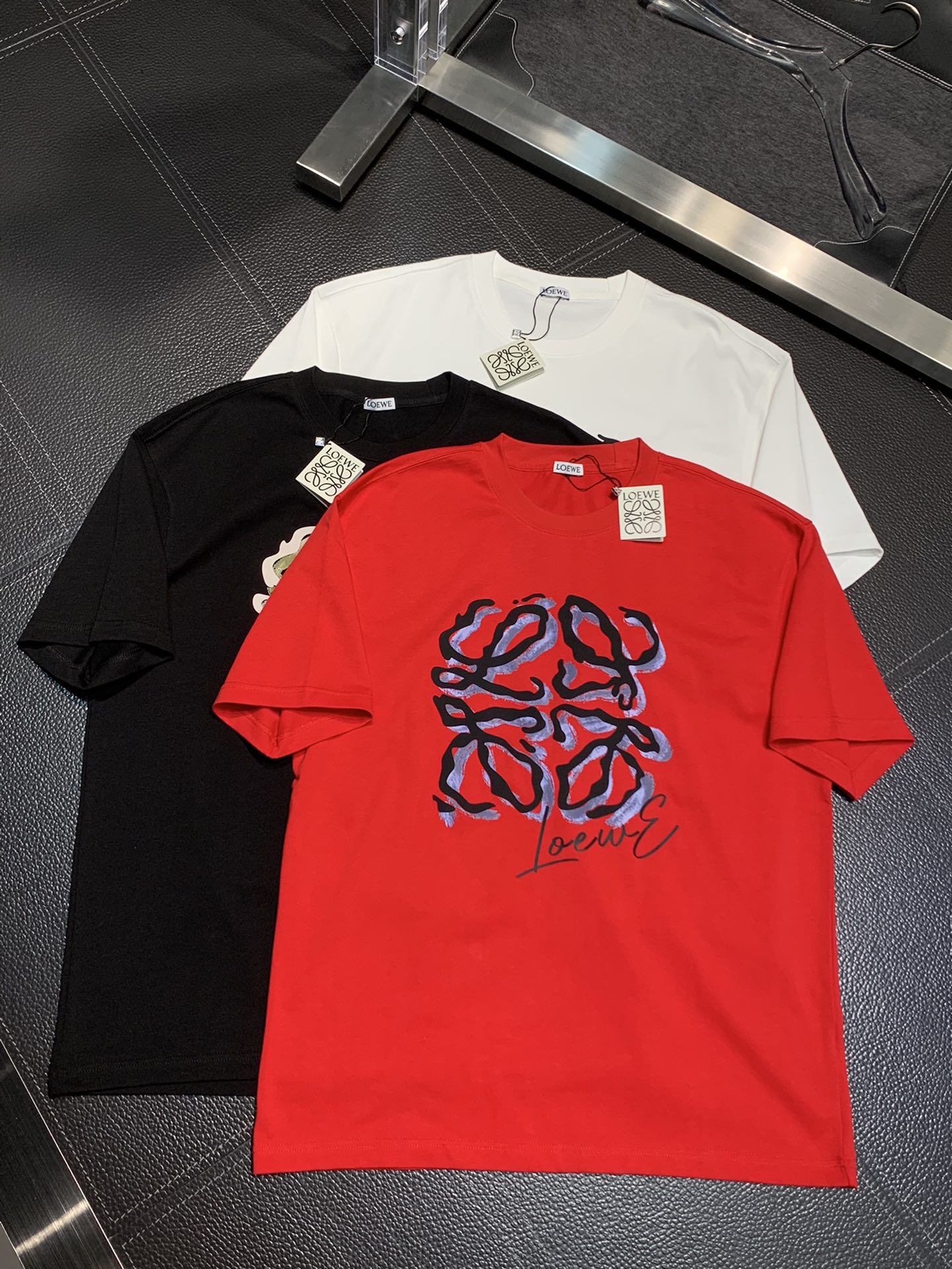 超希少！2024 ロエベ 新作 半袖Tシャツ 偽物 3色
