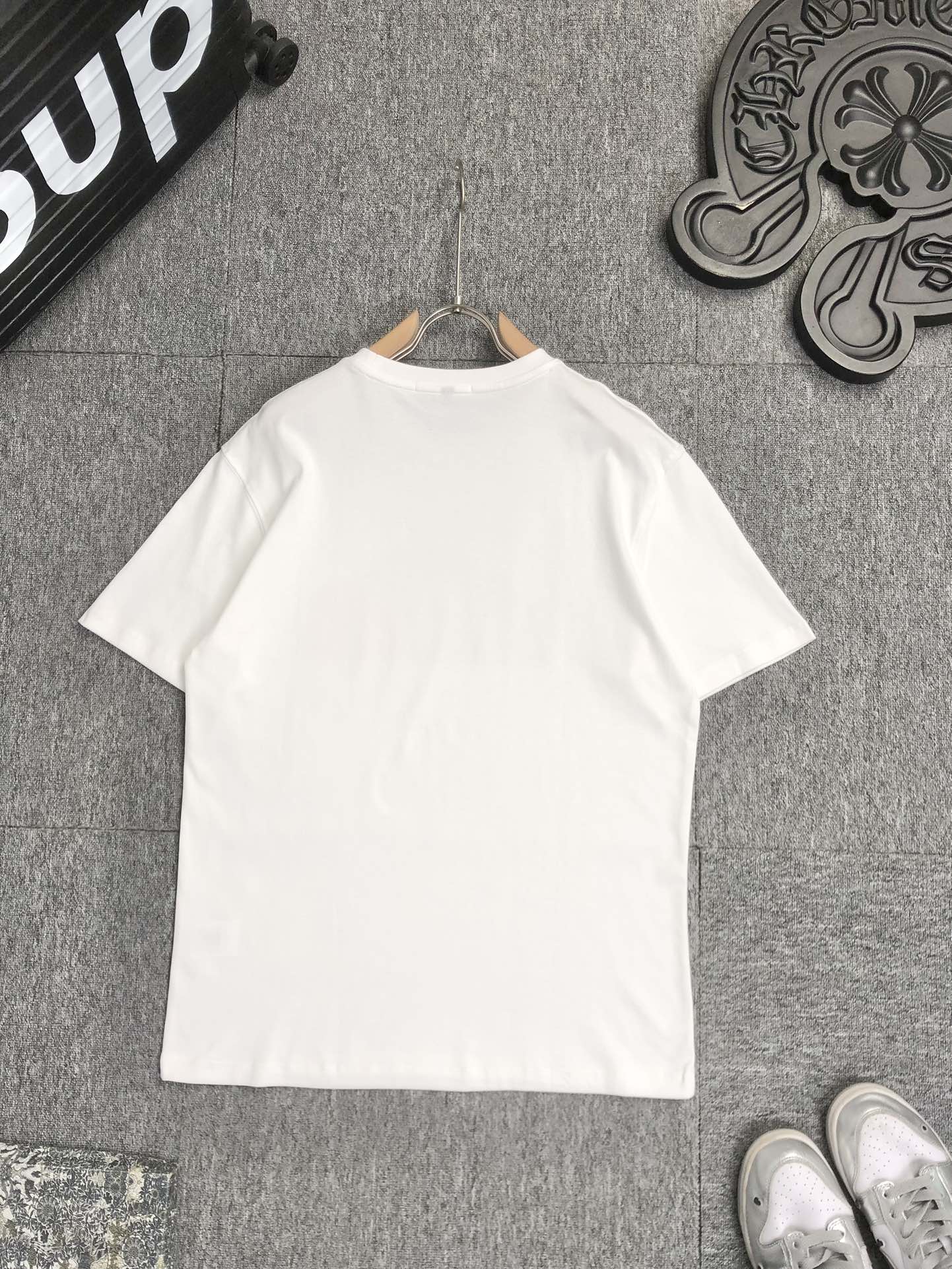 入手困難！2024 ジョルジオアルマーニ 新作 半袖Tシャツ コピー 3色