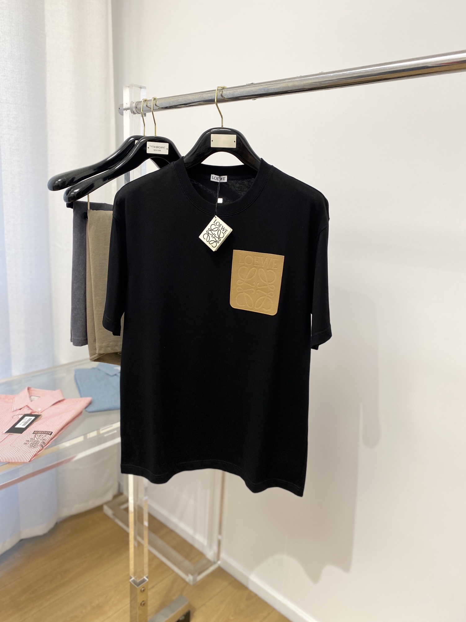 完売必至 2024 ロエベ 新作 半袖Tシャツ コピー