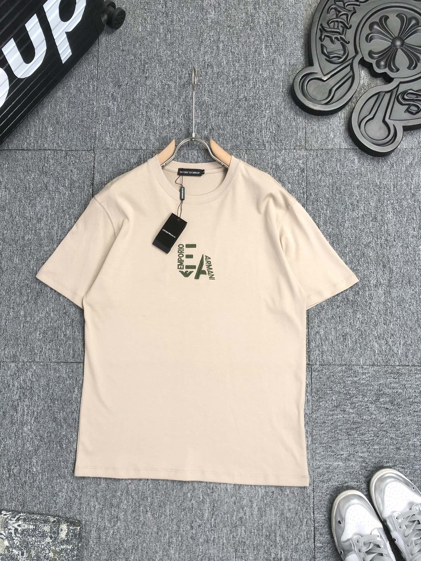 入手困難！2024 ジョルジオアルマーニ 新作 半袖Tシャツ コピー 3色