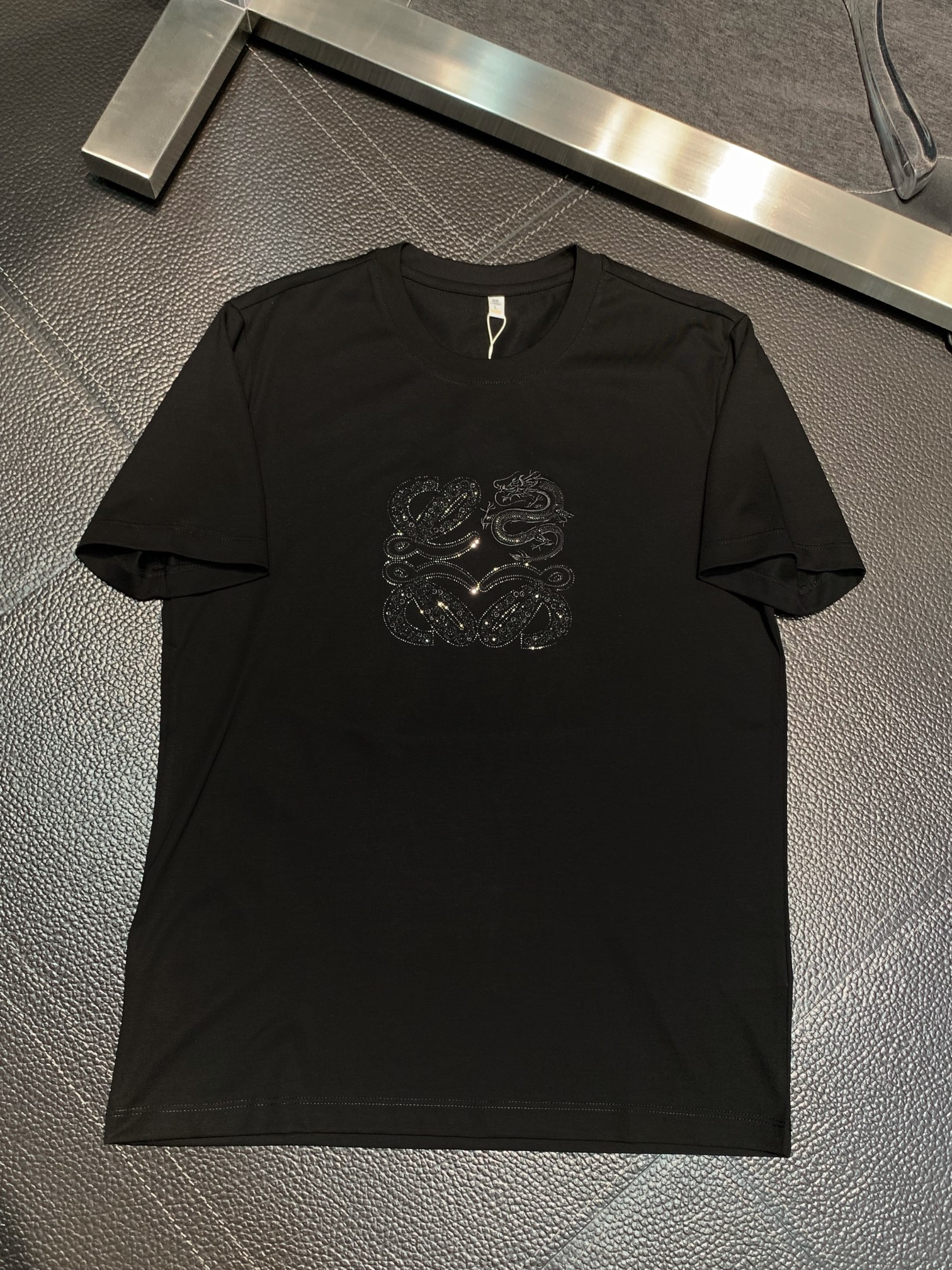 絶対欲しい！2024 ロエベ 新作 半袖Tシャツ 偽物 2色