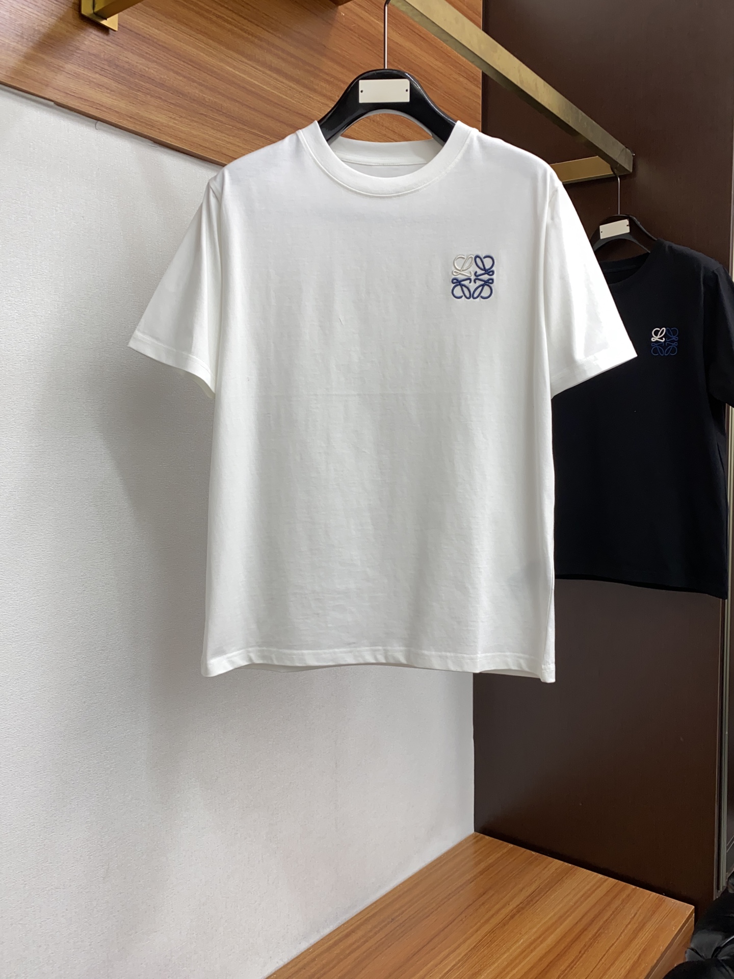目を惹くカラー 2024 ロエベ 新作 半袖Tシャツ スーパーコピー