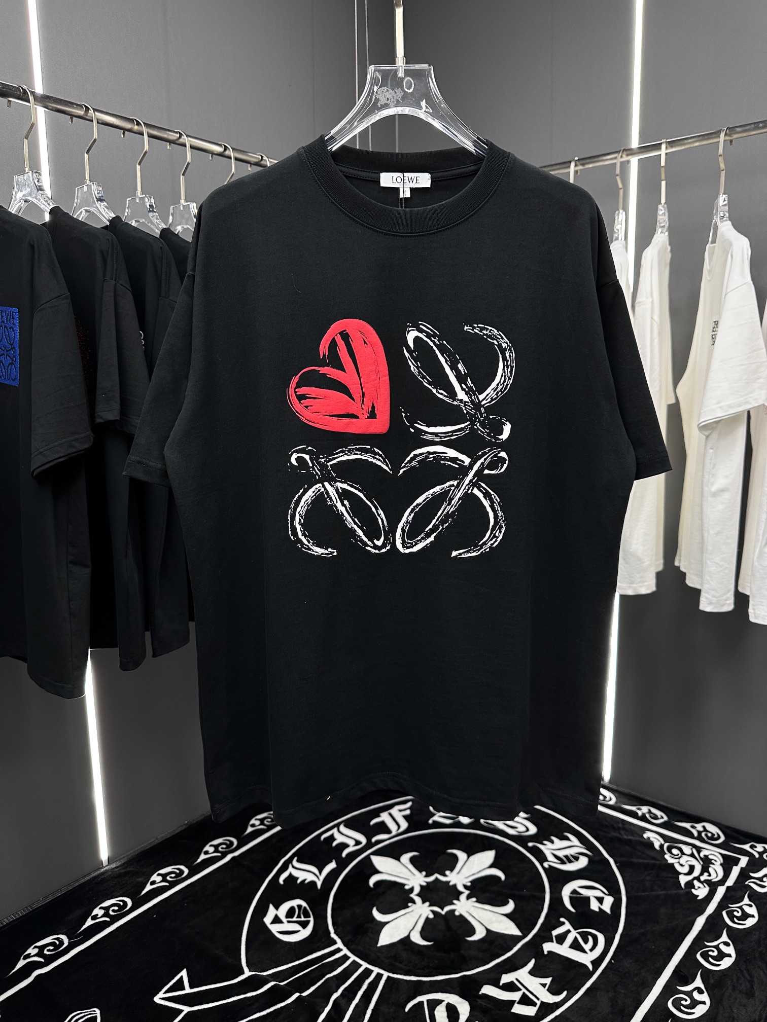 人気No1 2024 ロエベ 新作 半袖Tシャツ 偽物