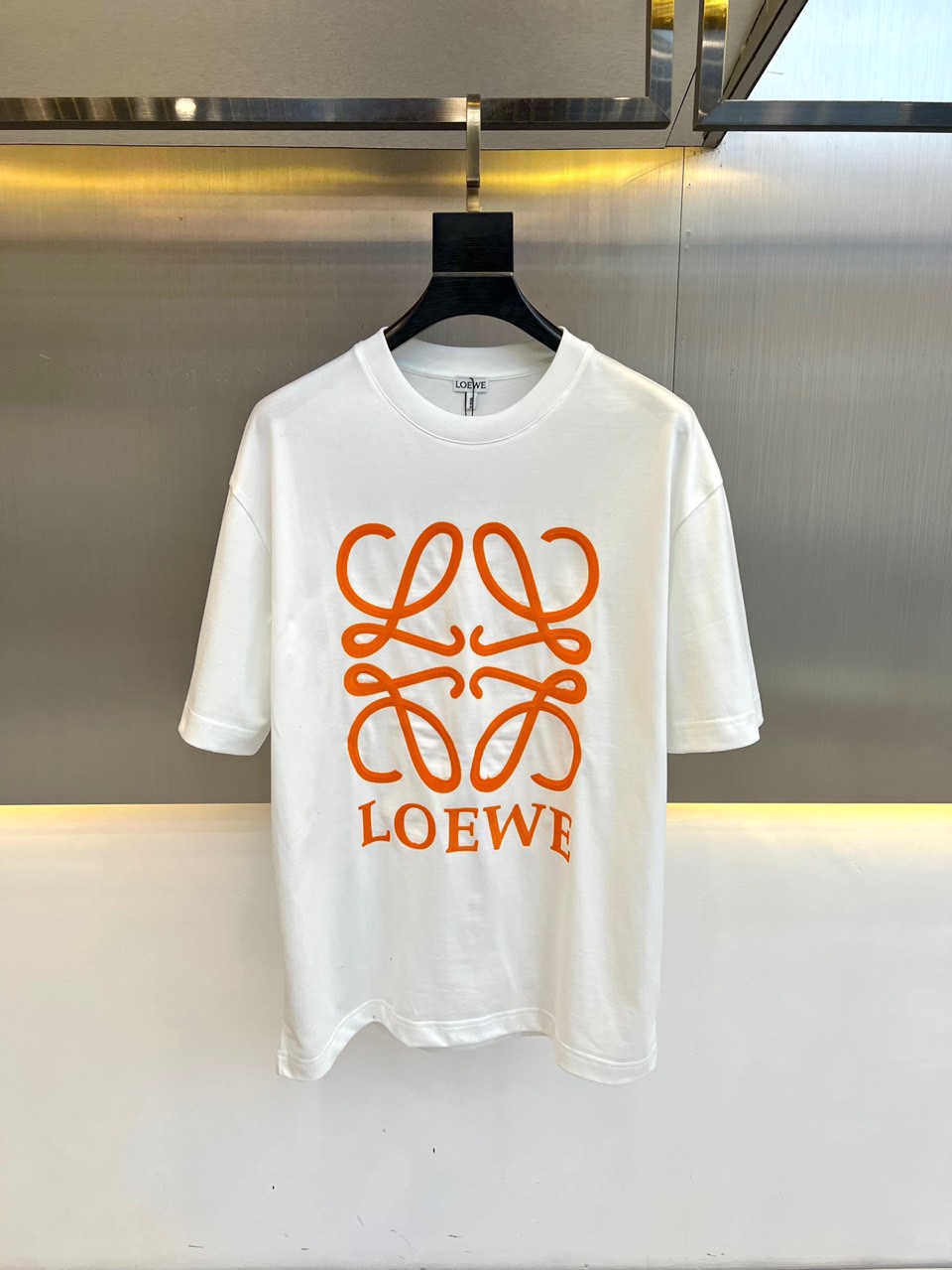 即発送！2024 ロエベ 新作 半袖Tシャツ 偽物