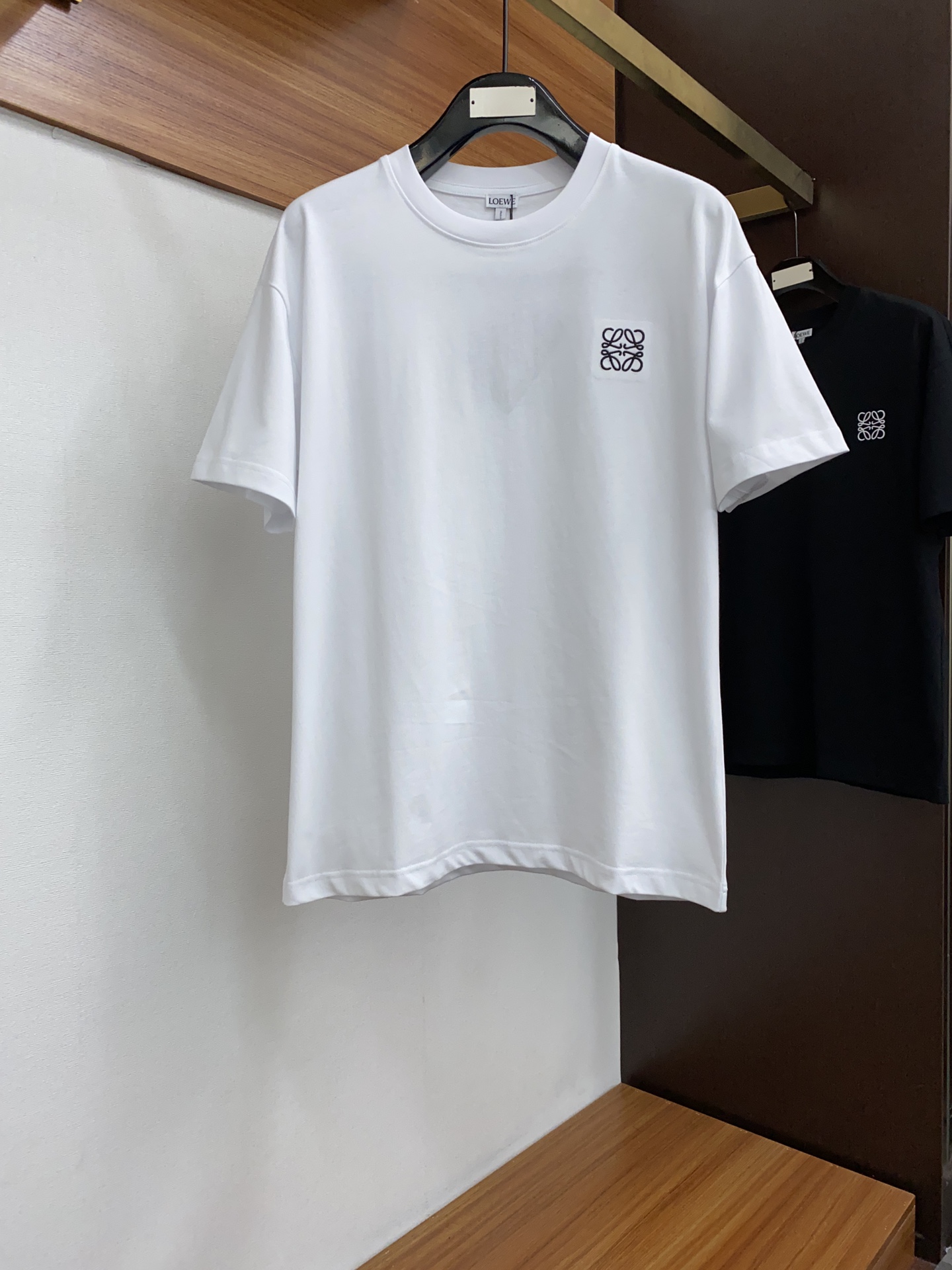 注目アイテム♡ 2024 ロエベ 新作 半袖Tシャツ 偽物