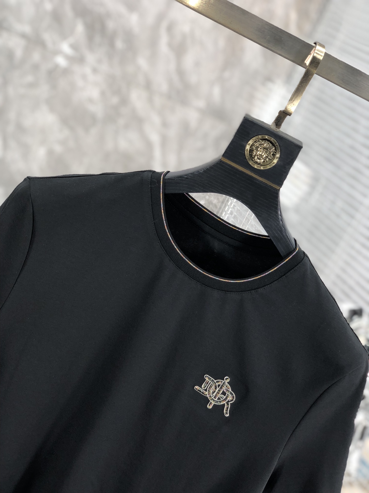 使い勝手良 2024 ディオール 新作 半袖Tシャツ 偽物