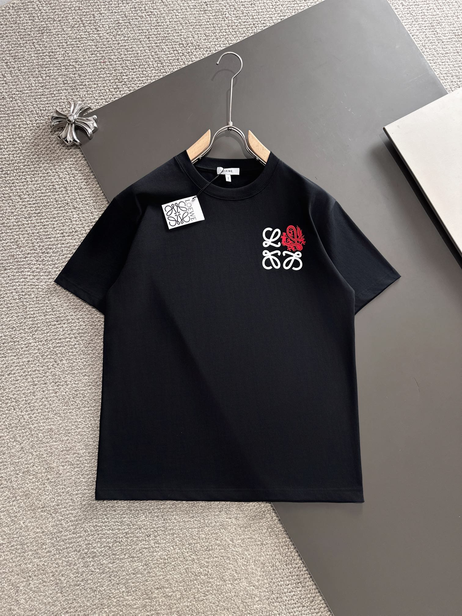 世界中で大人気♪ 2024 ロエベ 新作 半袖Tシャツ スーパーコピー