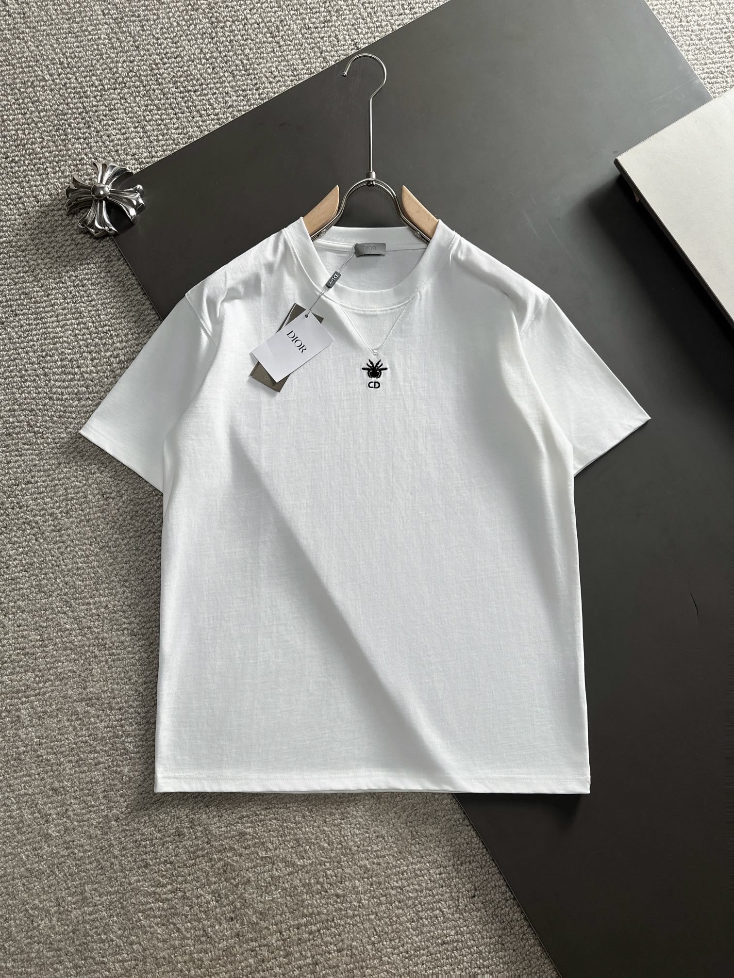 即発送！2024 ディオール 新作 半袖Tシャツ 偽物