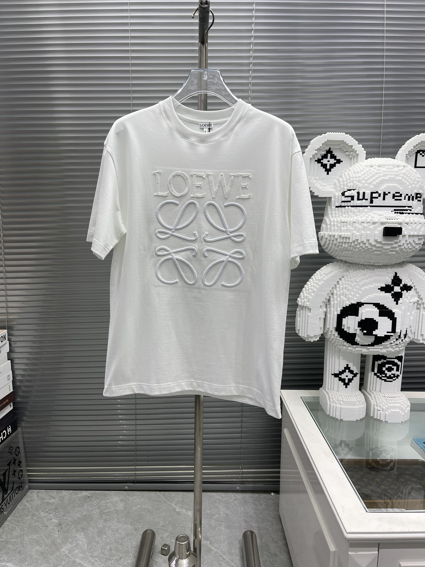 絶対欲しい！2024 ロエベ 新作 半袖Tシャツ スーパーコピー 2色