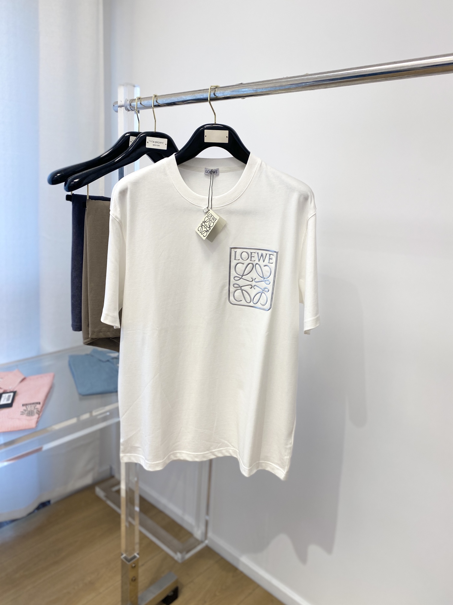 絶対欲しい！2024 ロエベ 新作 半袖Tシャツ コピー