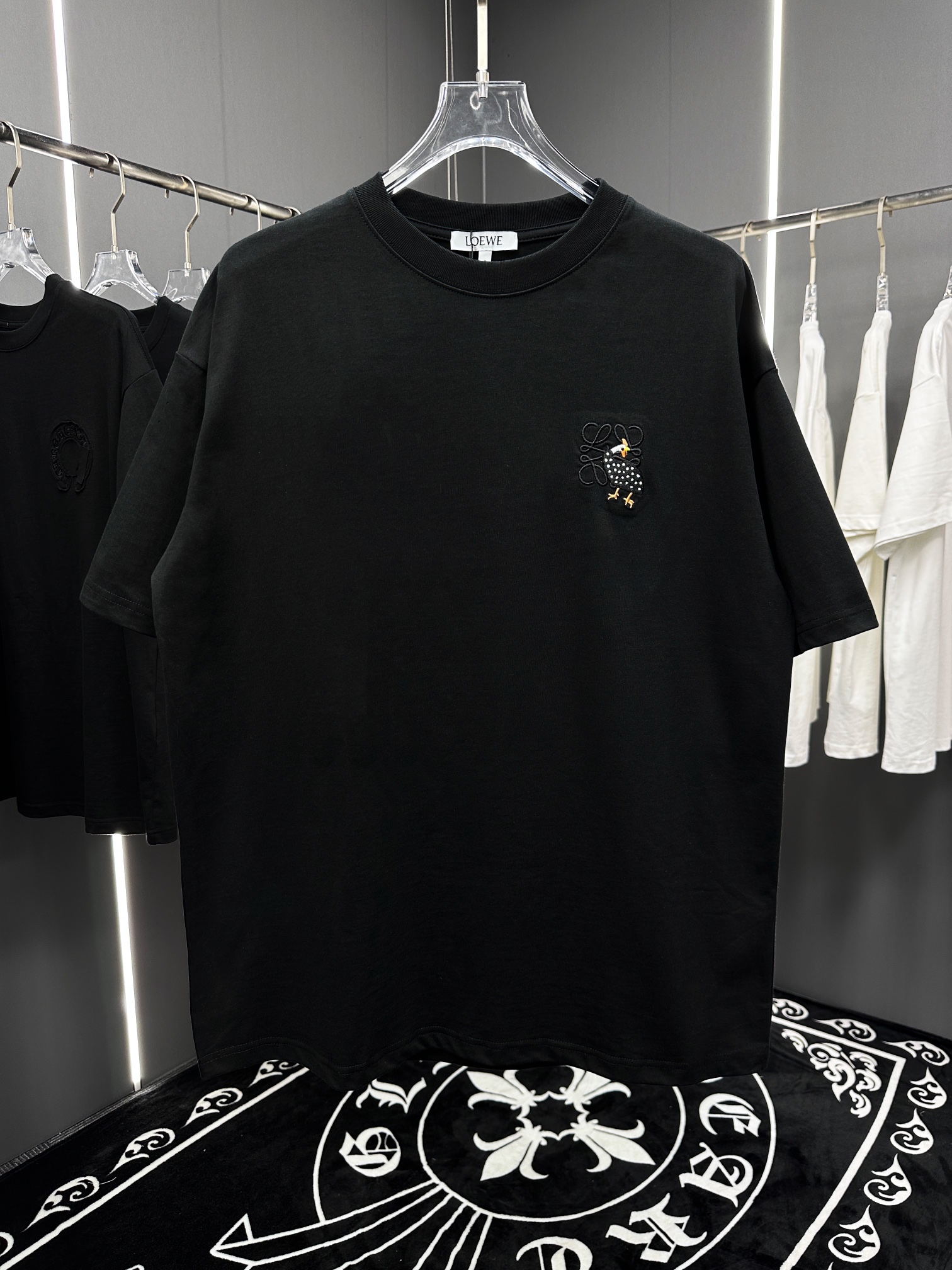 世界中で大人気♪ 2024 ロエベ 新作 半袖Tシャツ コピー