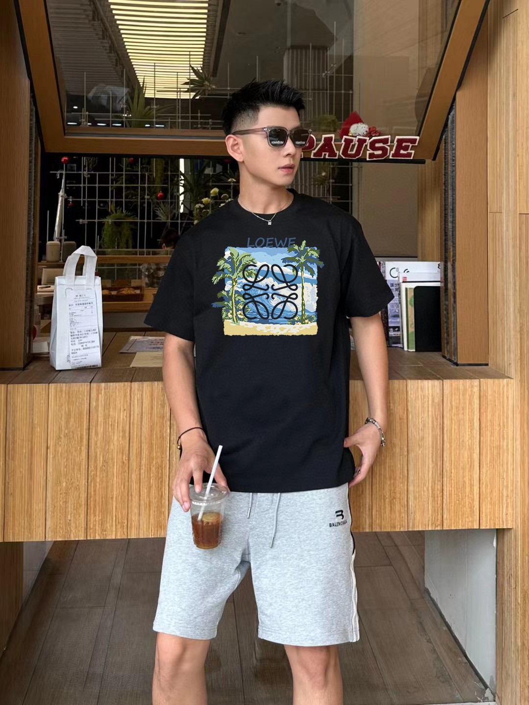 送料込 2024 ロエベ 新作 半袖Tシャツ 偽物