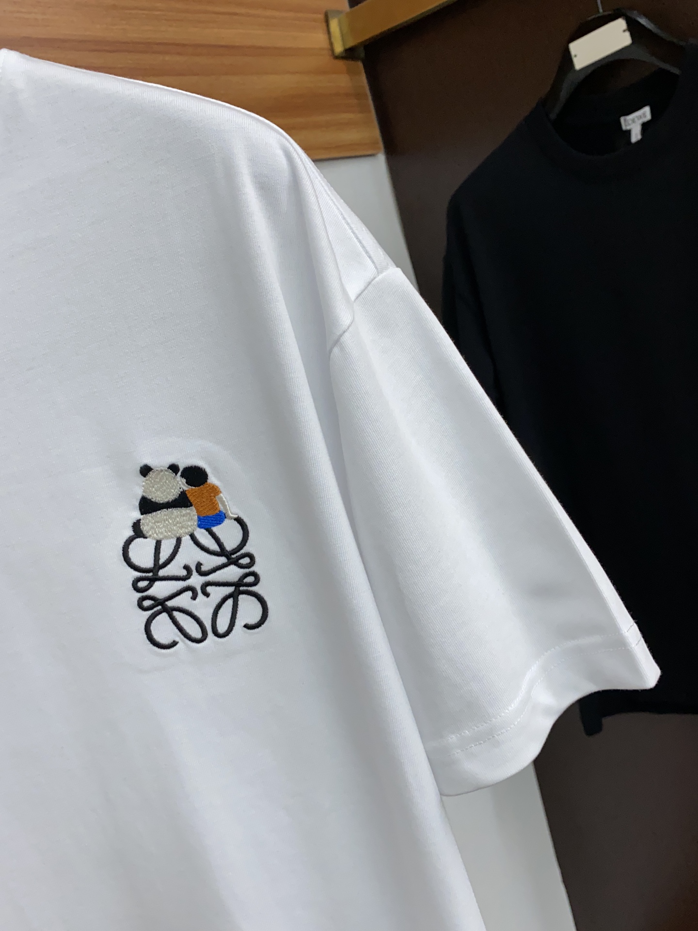 完売必至 ★ 2024 ロエベ 新作 半袖Tシャツ 偽物