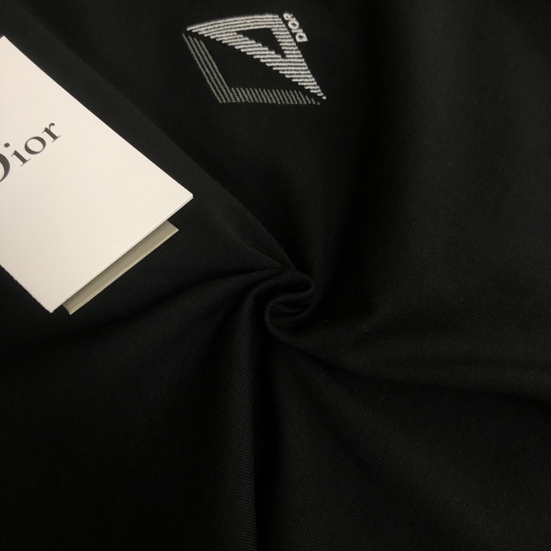 新色登場☆ 2024 ディオール 新作 半袖Tシャツ 偽物