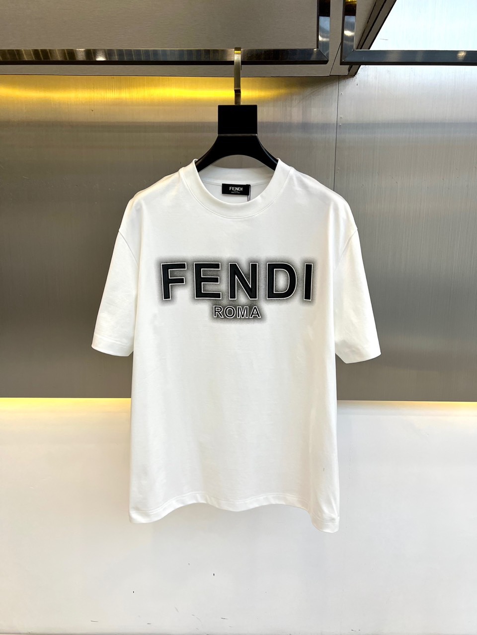 ☆超人気☆ 2024 フェンディ 新作 半袖Tシャツ 偽物