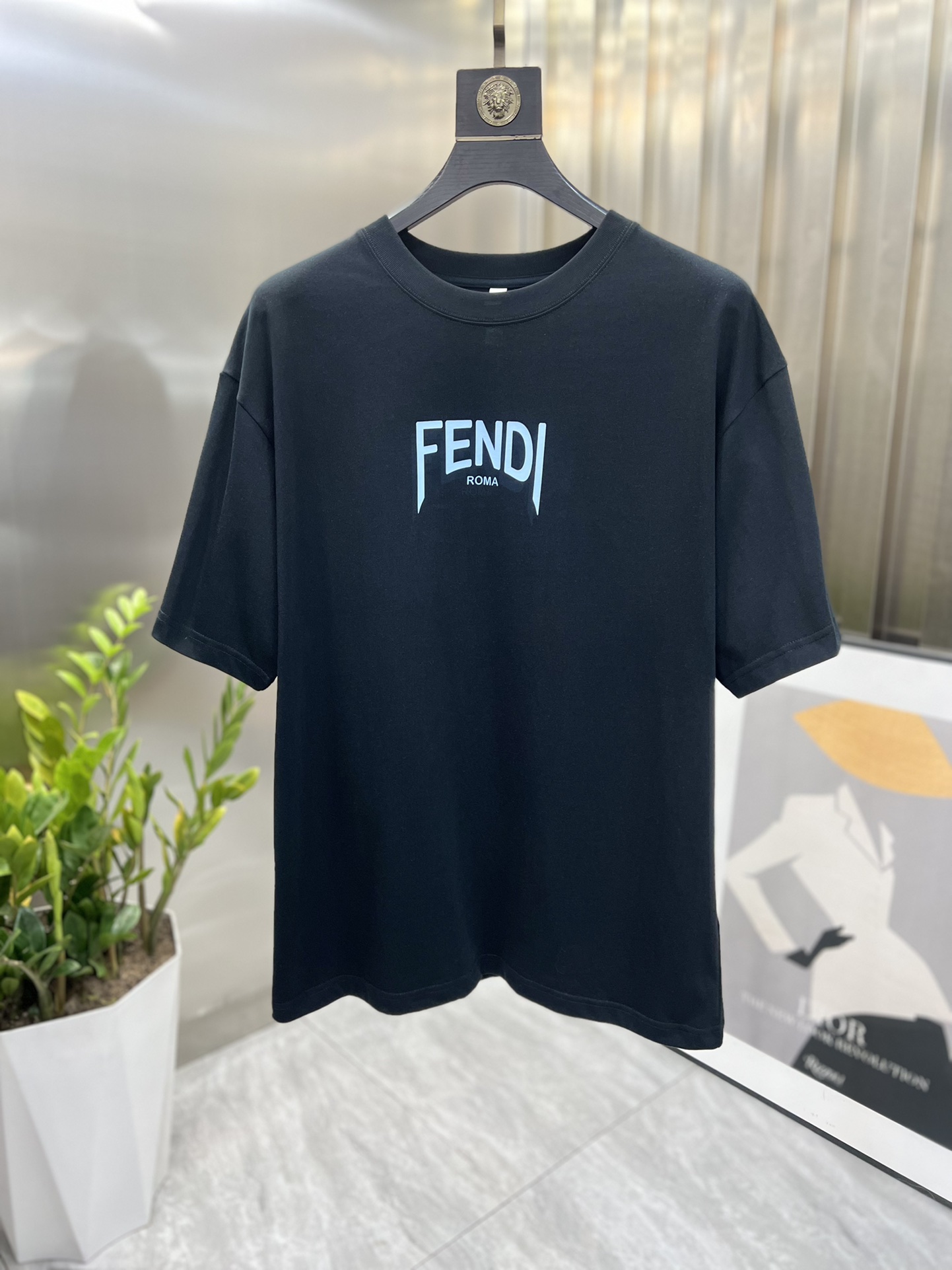 人気爆発☆ 2024 フェンディ 新作 半袖Tシャツ コピー 2色