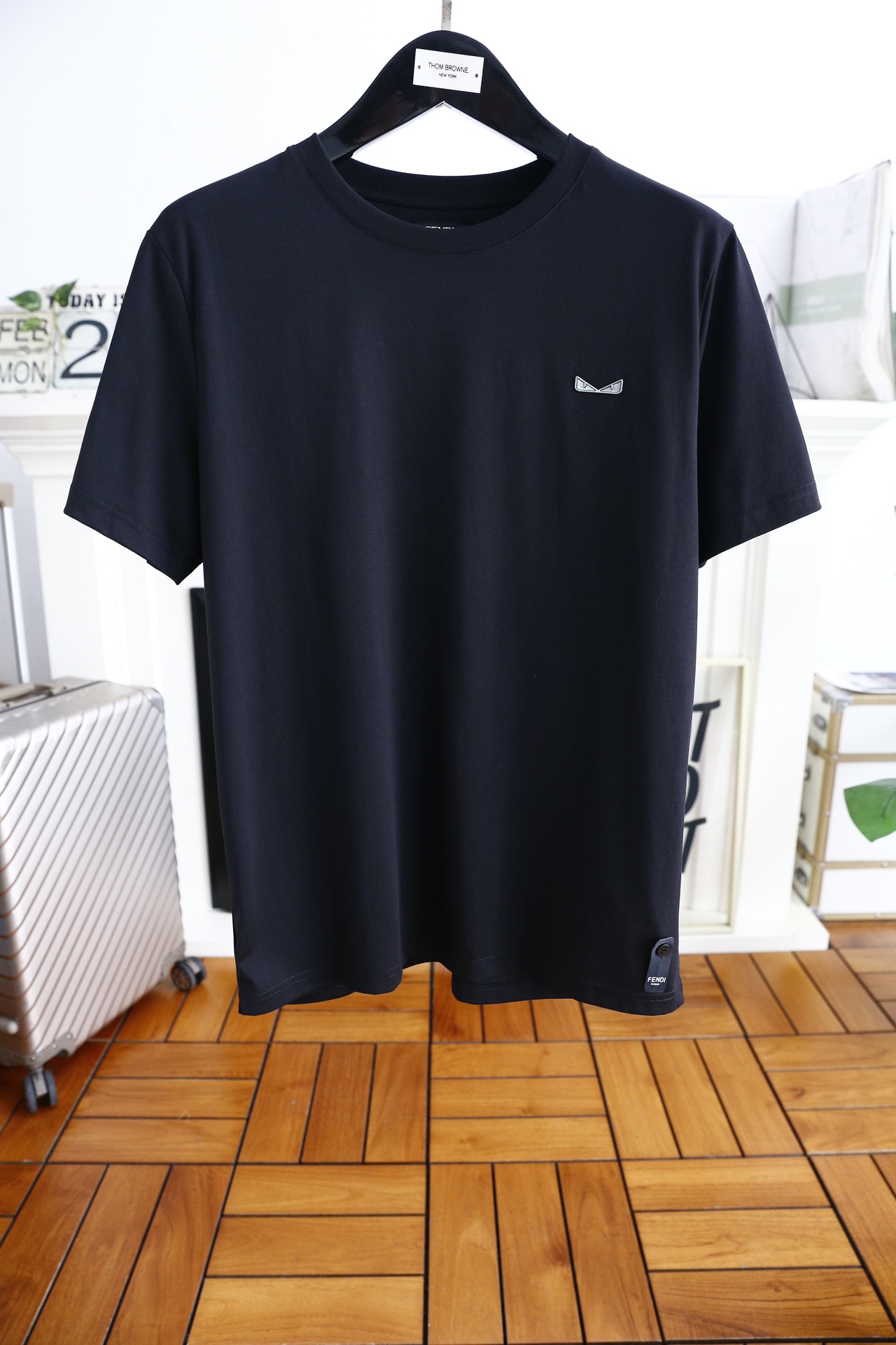 人気爆発☆ 2024 フェンディ 新作 半袖Tシャツ 偽物