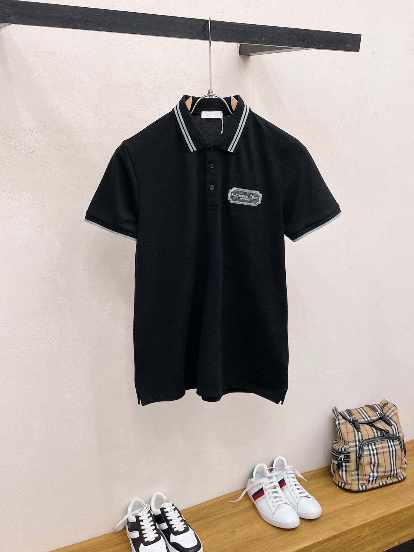 入手困難！2024 ディオール 新作 半袖Tシャツ 偽物