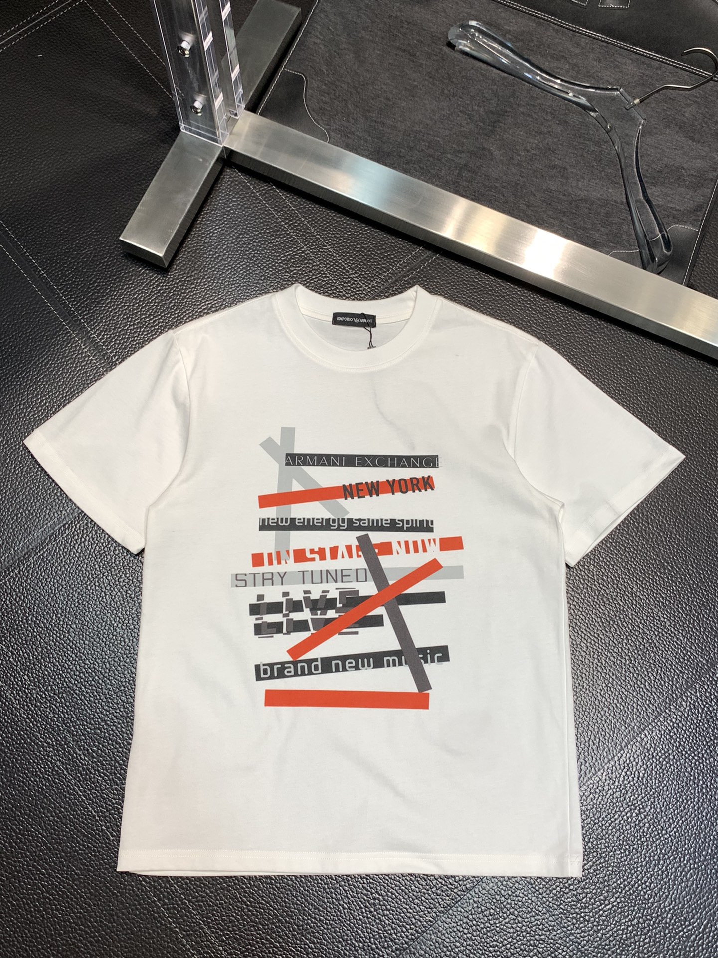 注目アイテム☆ 2024 ジョルジオアルマーニ 新作 半袖Tシャツ 偽物 3色