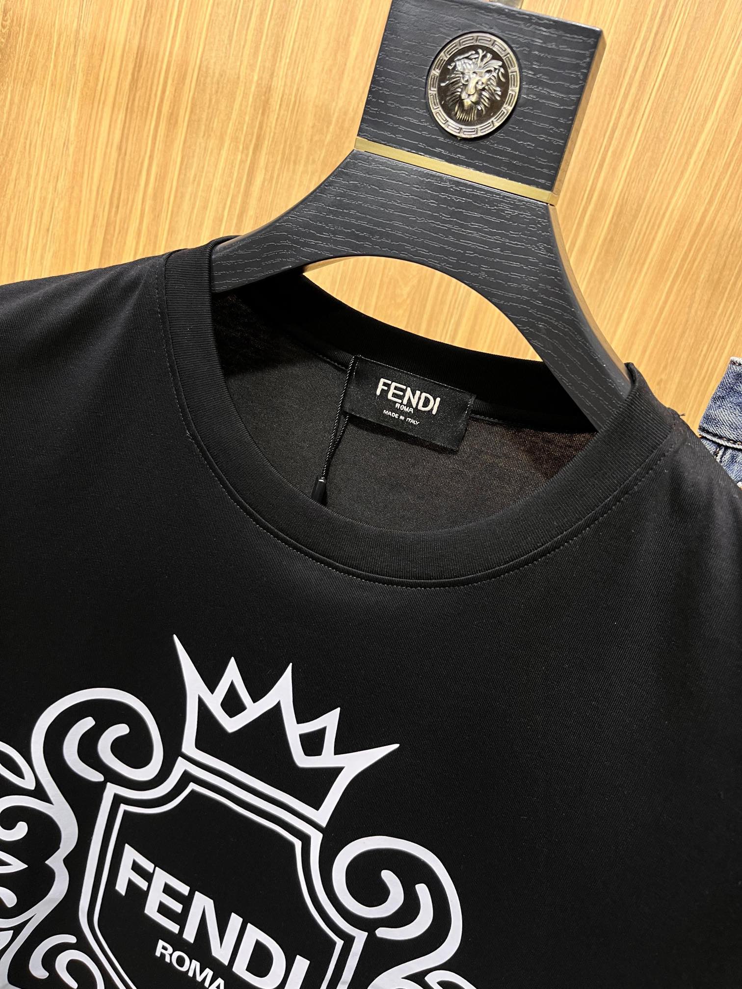 希少♪限定 2024 フェンディ 新作 半袖Tシャツ スーパーコピー 2色