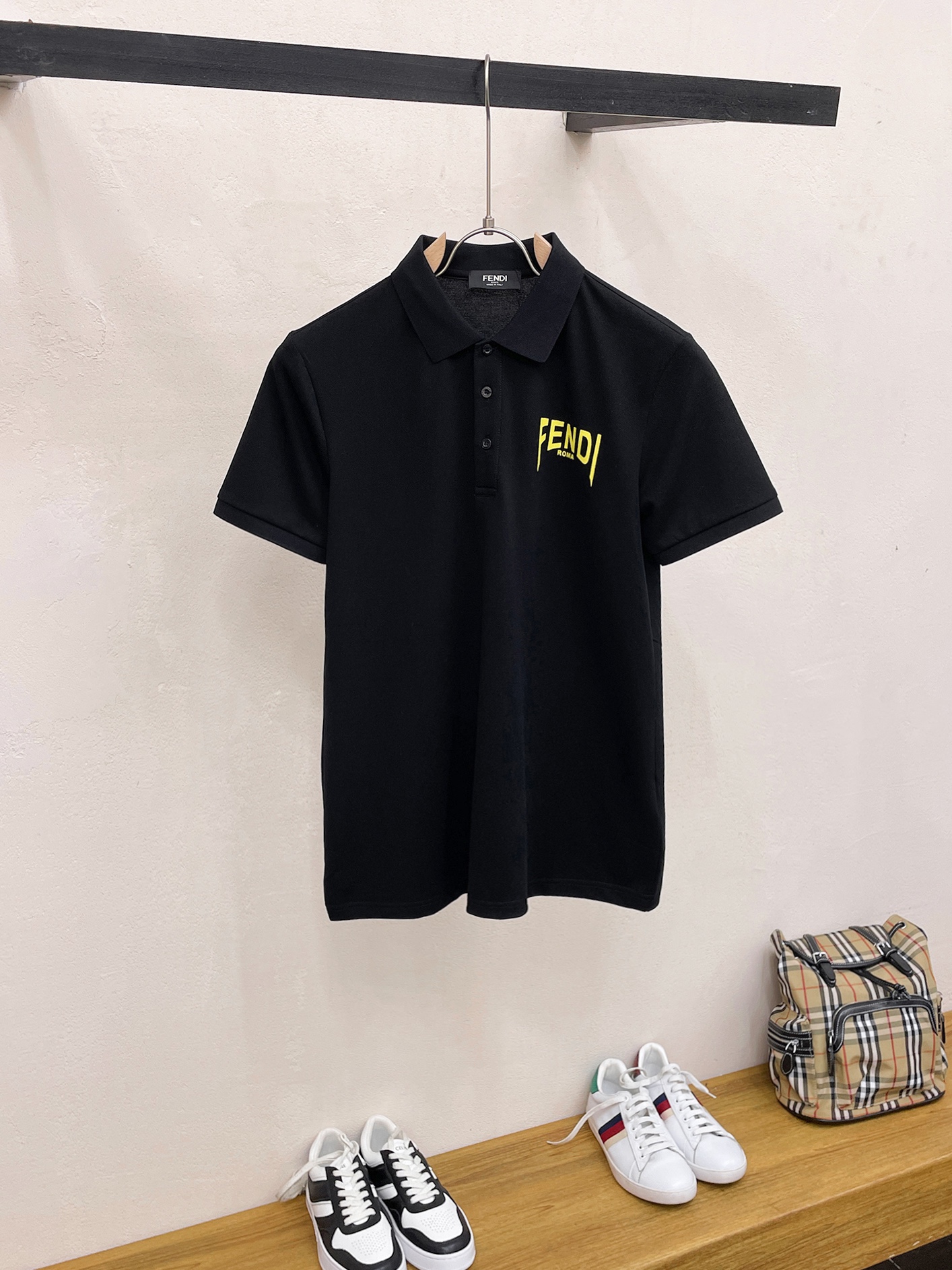 使い勝手良 2024 フェンディ 新作 半袖Tシャツ コピー