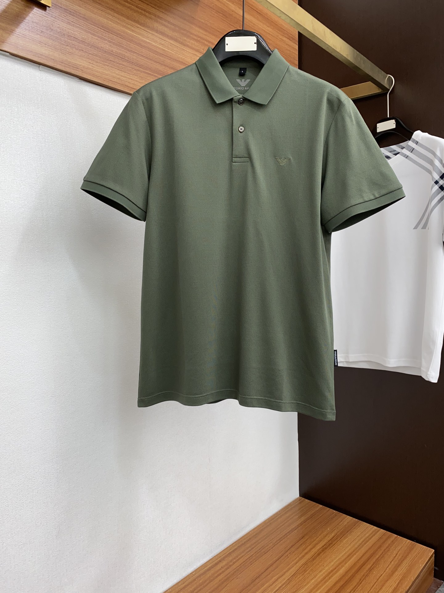 入手困難！2024 ジョルジオアルマーニ 新作 半袖Tシャツ コピー