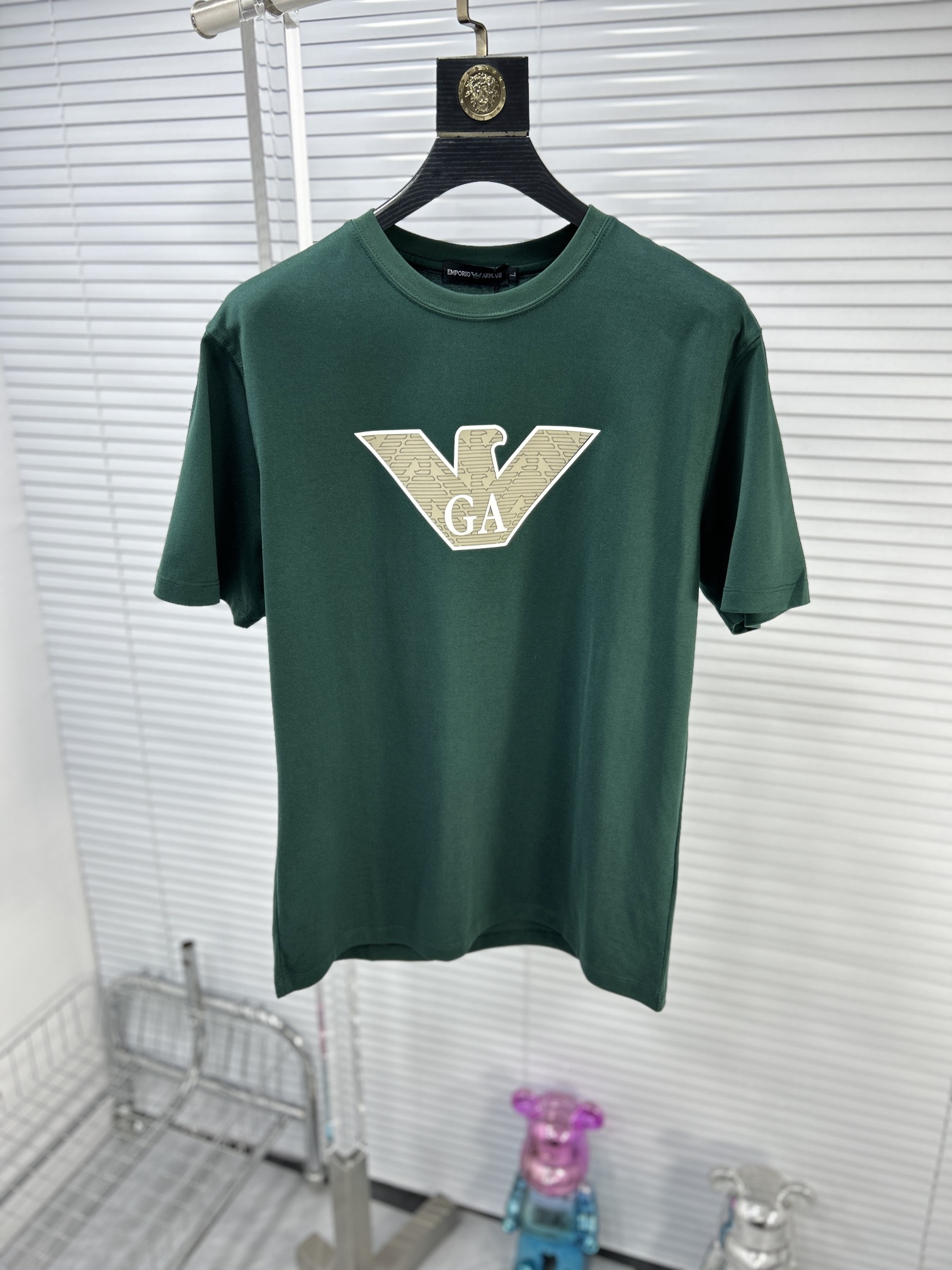 人気急上昇 2024 ジョルジオアルマーニ 新作 半袖Tシャツ 偽物