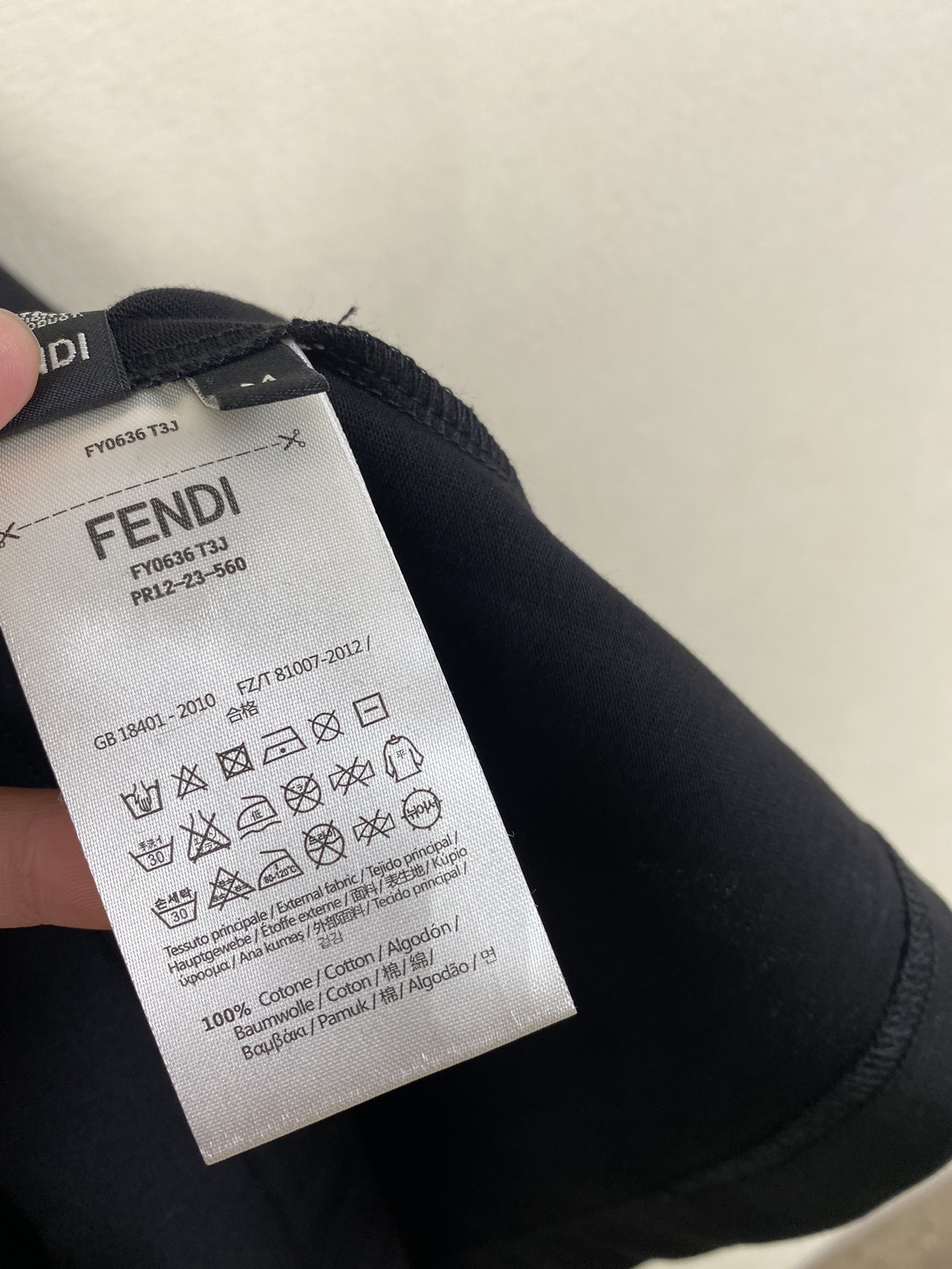 激安価格！2024 フェンディ 新作 半袖Tシャツ スーパーコピー