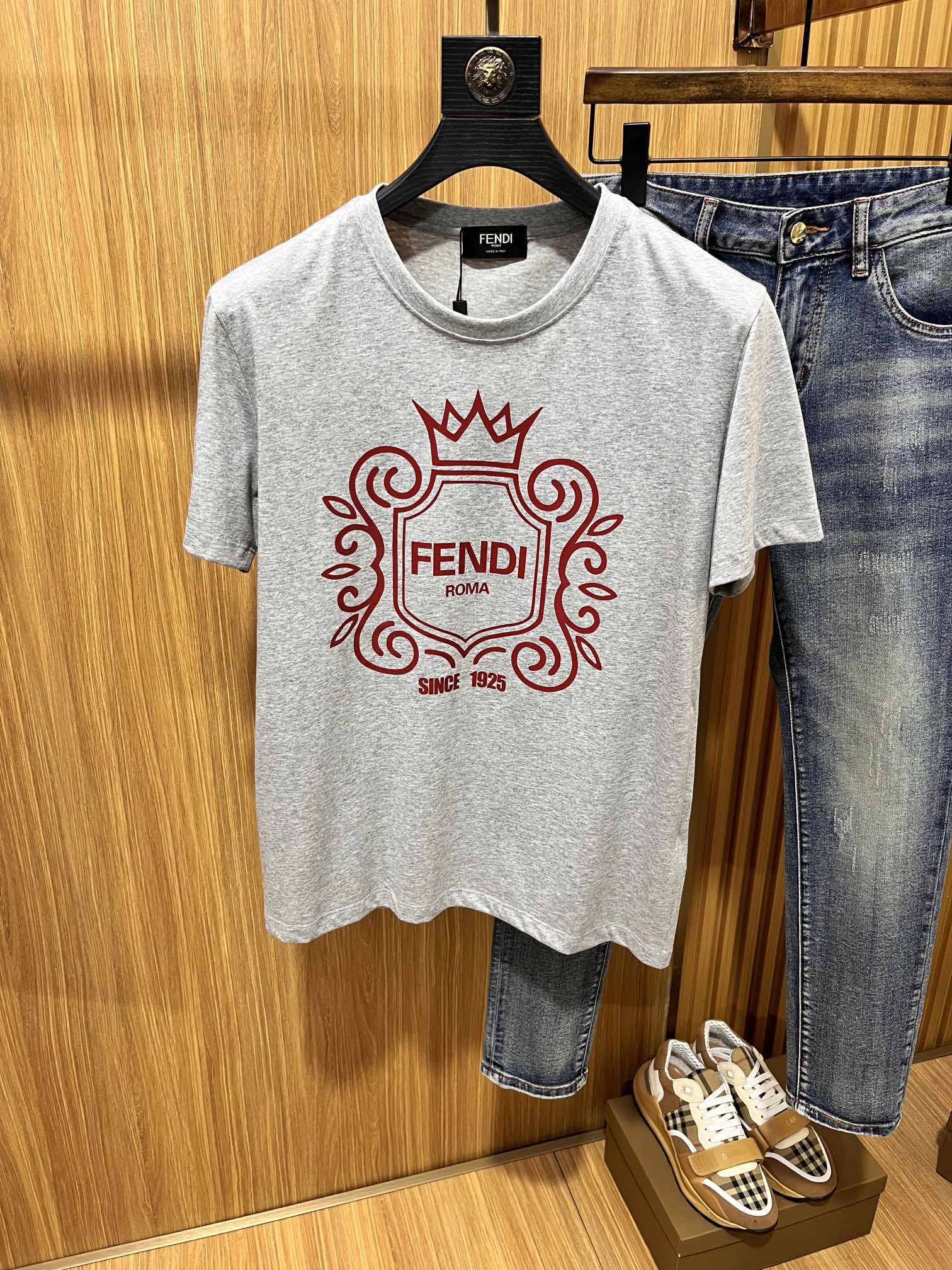 希少♪限定 2024 フェンディ 新作 半袖Tシャツ スーパーコピー 2色