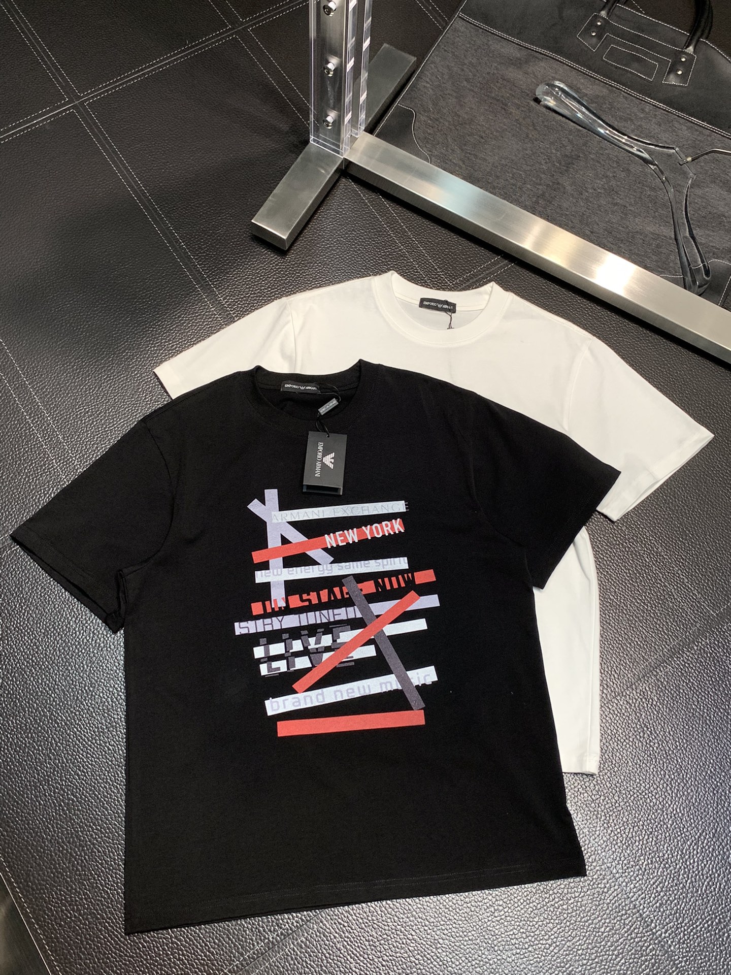 注目アイテム☆ 2024 ジョルジオアルマーニ 新作 半袖Tシャツ 偽物 3色