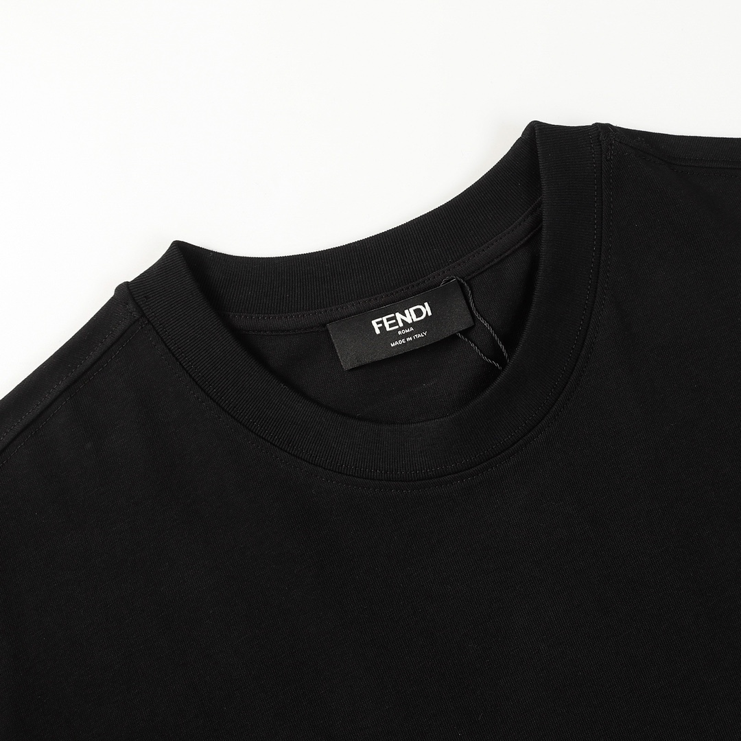 超希少！2024 フェンディ 新作 半袖Tシャツ 偽物