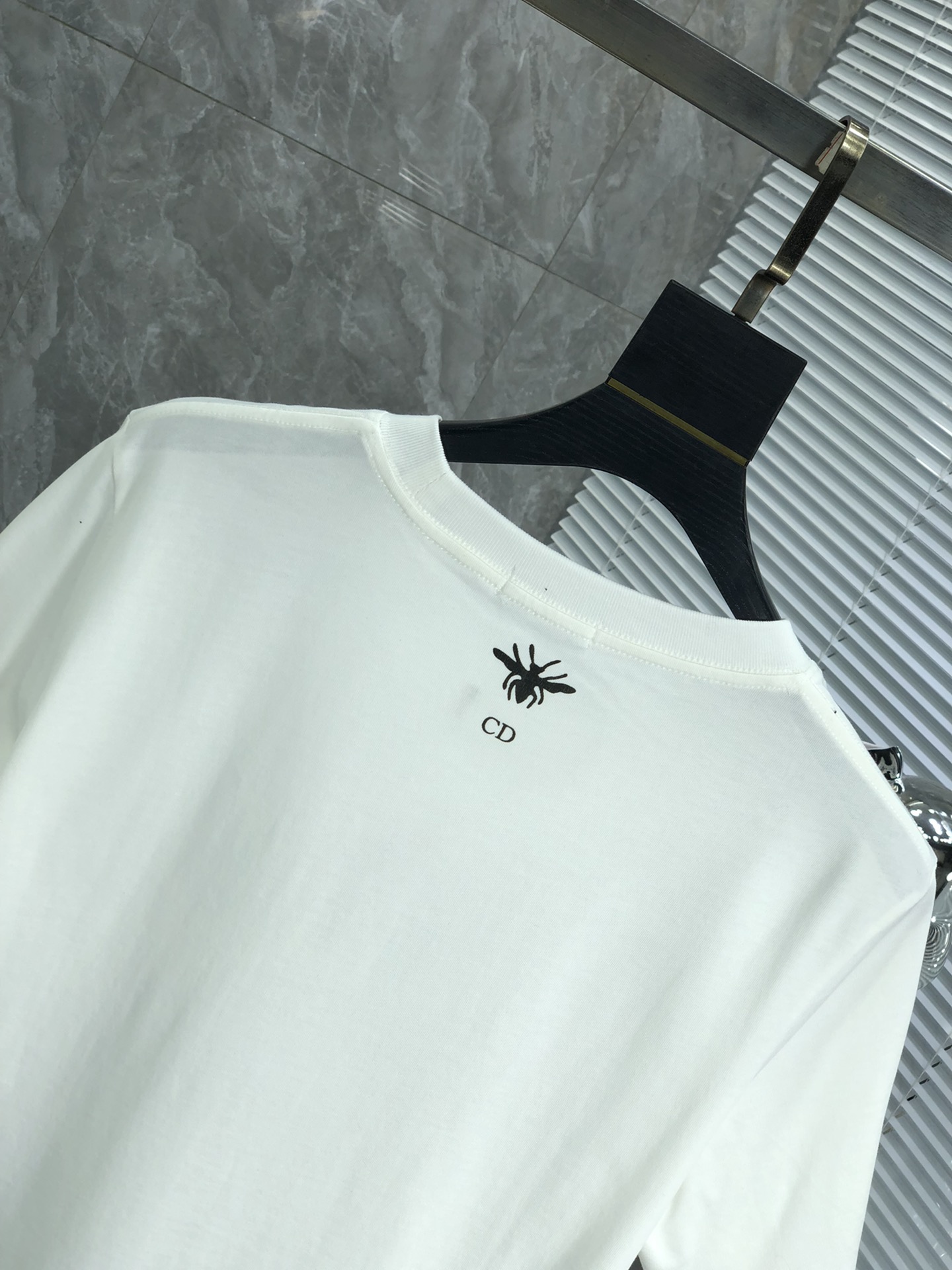 完売必至 ★ 2024 ディオール 新作 半袖Tシャツ 偽物