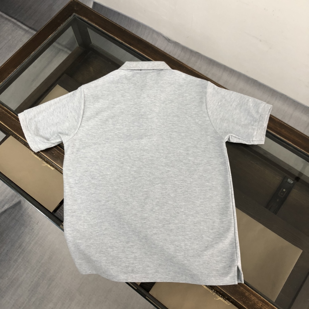 高品質♪♪♪ 2024 フェンディ 新作 半袖Tシャツ 偽物