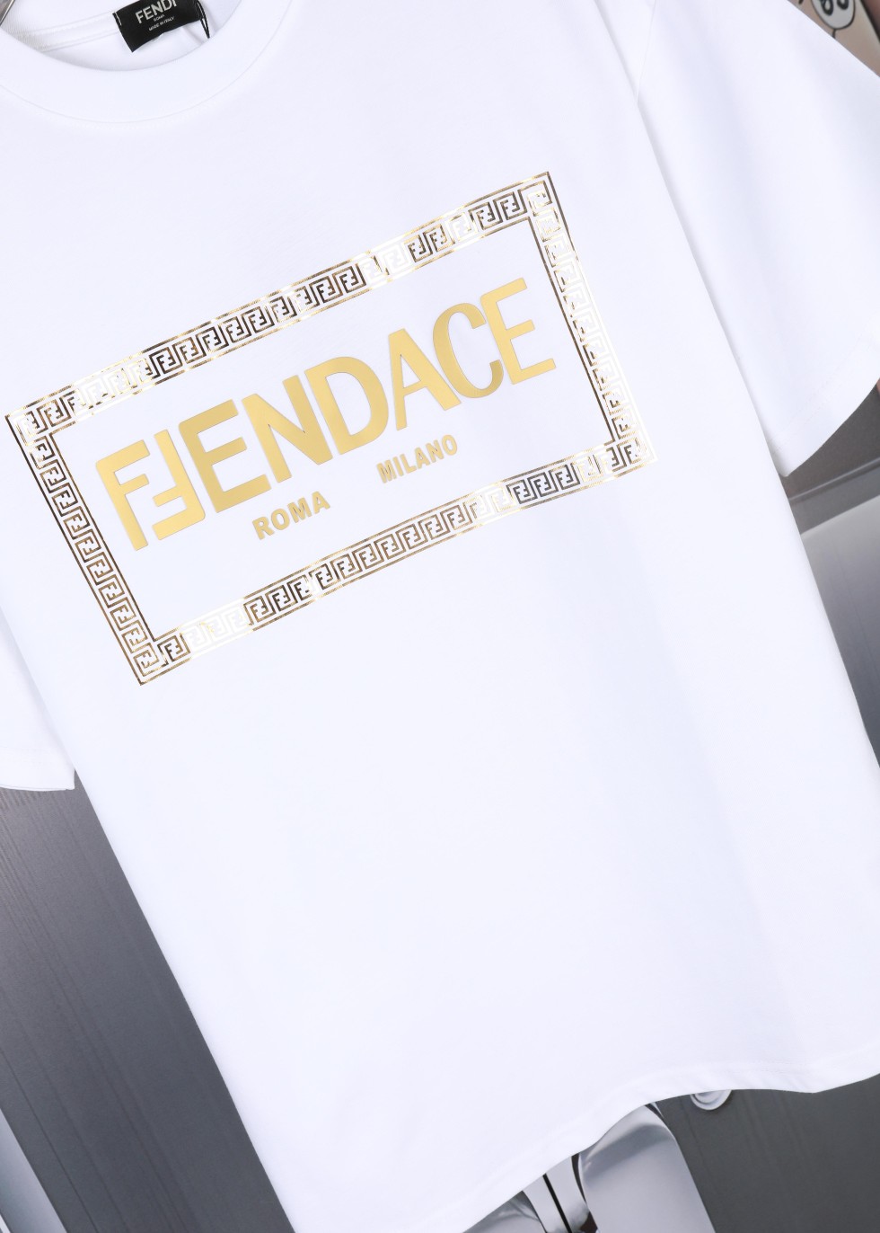 使い勝手良し 2024 フェンディ 新作 半袖Tシャツ スーパーコピー