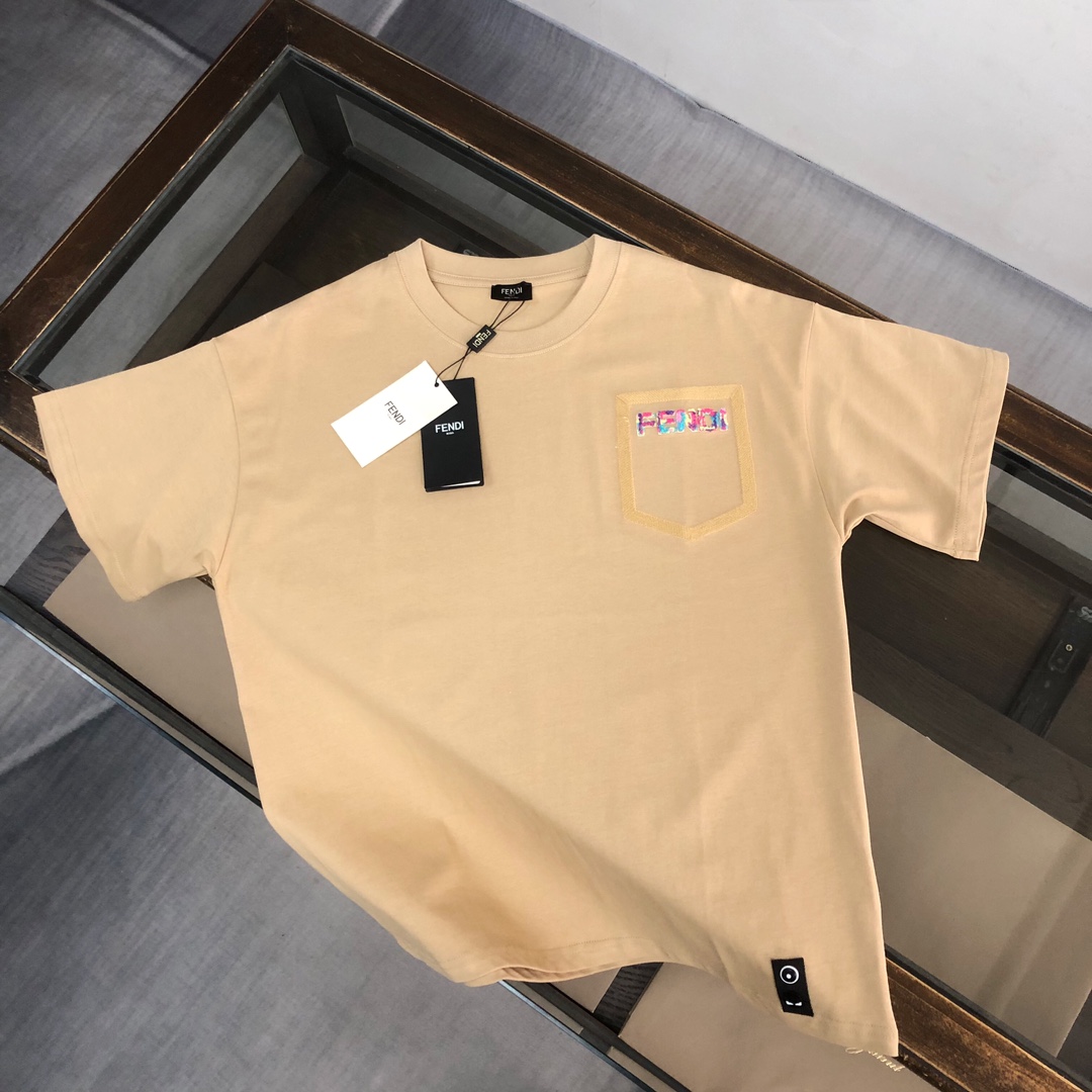 絶対欲しい！2024 フェンディ 新作 半袖Tシャツ コピー