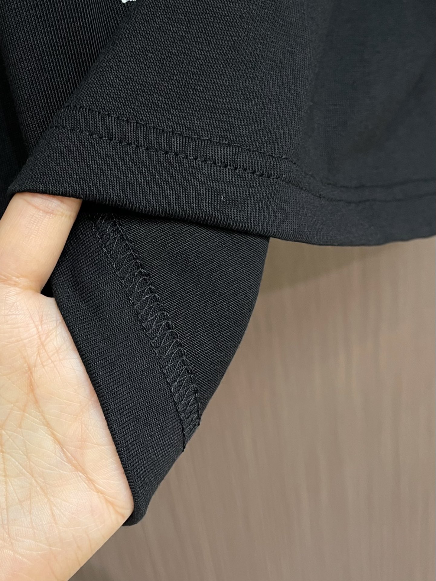 使い勝手良 2024 バレンシアガ 新作 半袖Tシャツ コピー