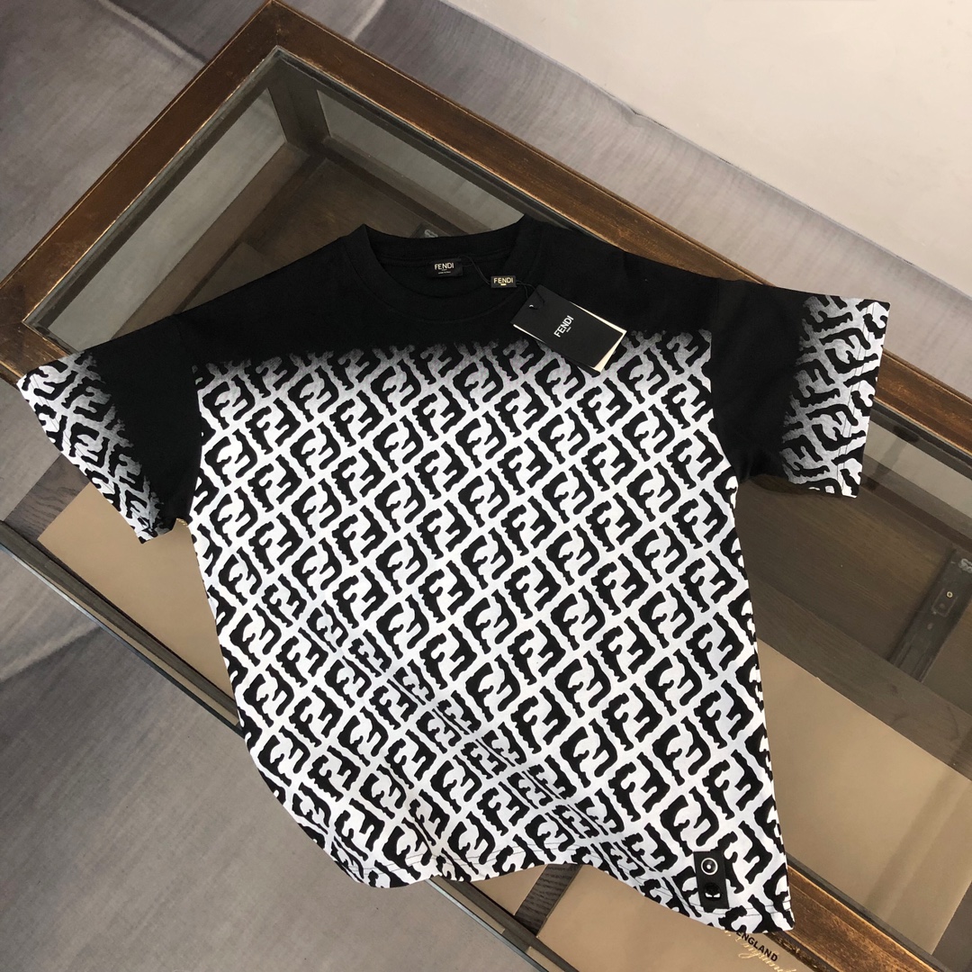注目アイテム☆ 2024 フェンディ 新作 半袖Tシャツ コピー