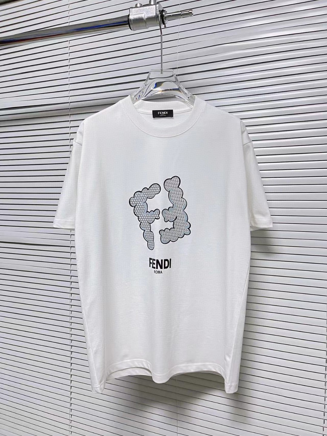 【即発】★ 2024 フェンディ 新作 半袖Tシャツ 偽物