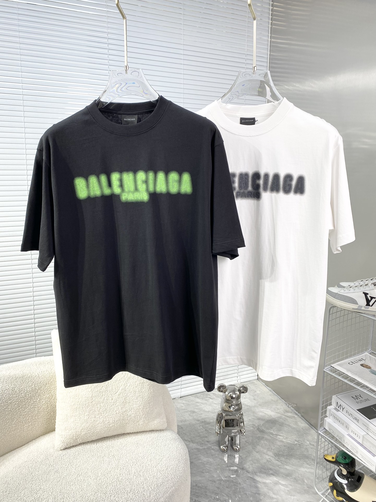 完売前に！2024 バレンシアガ 新作 半袖Tシャツ 偽物