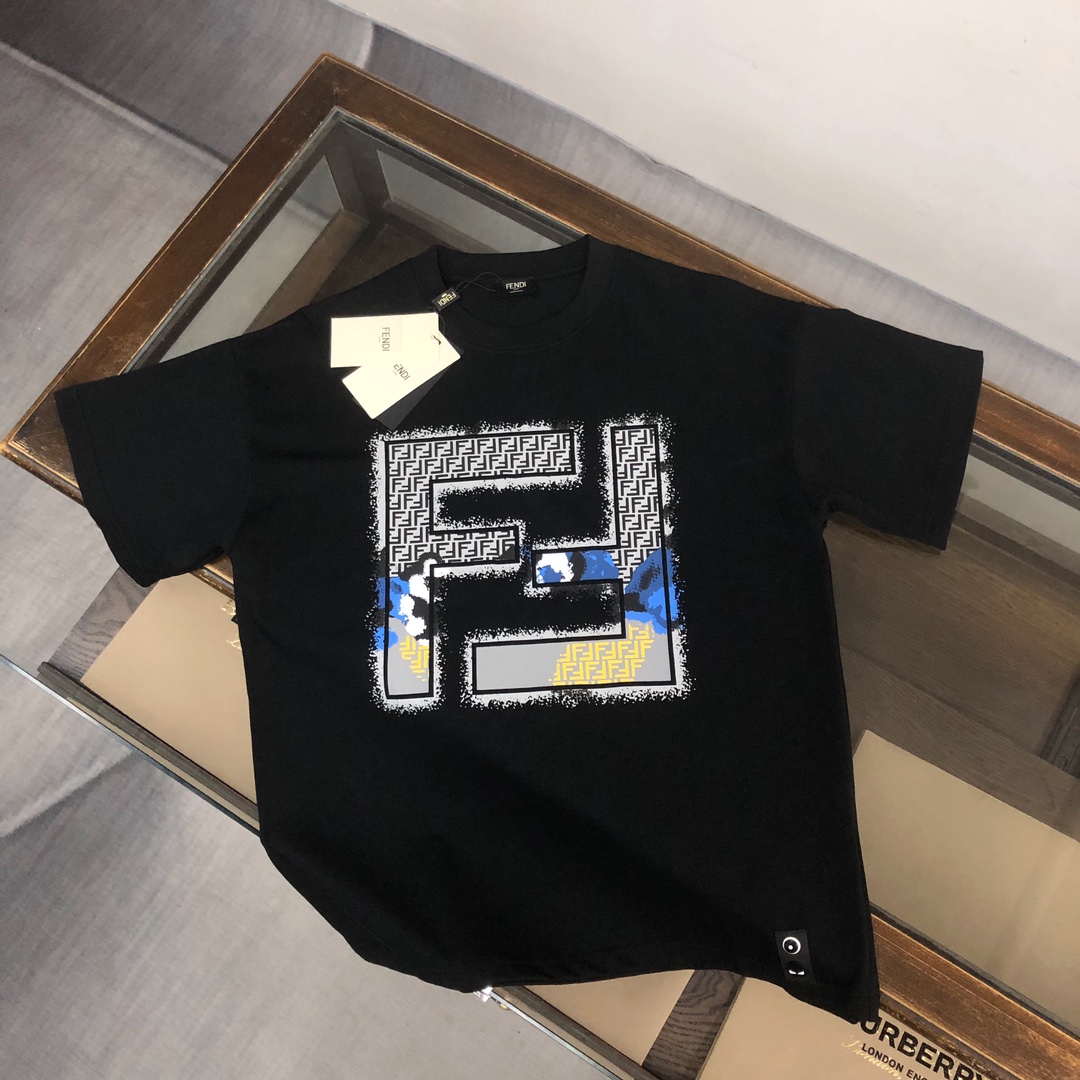 高品質♪♪♪ 2024 フェンディ 新作 半袖Tシャツ スーパーコピー