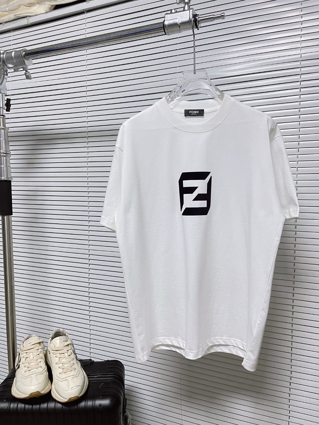 超限定♪ 2024 フェンディ 新作 半袖Tシャツ スーパーコピー