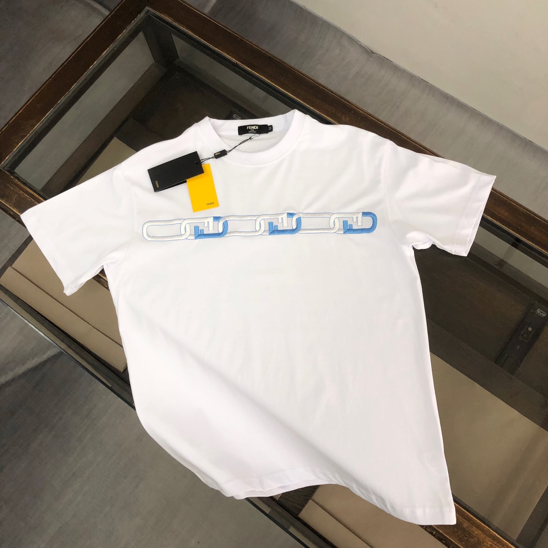 超希少！2024 フェンディ 新作 半袖Tシャツ 偽物