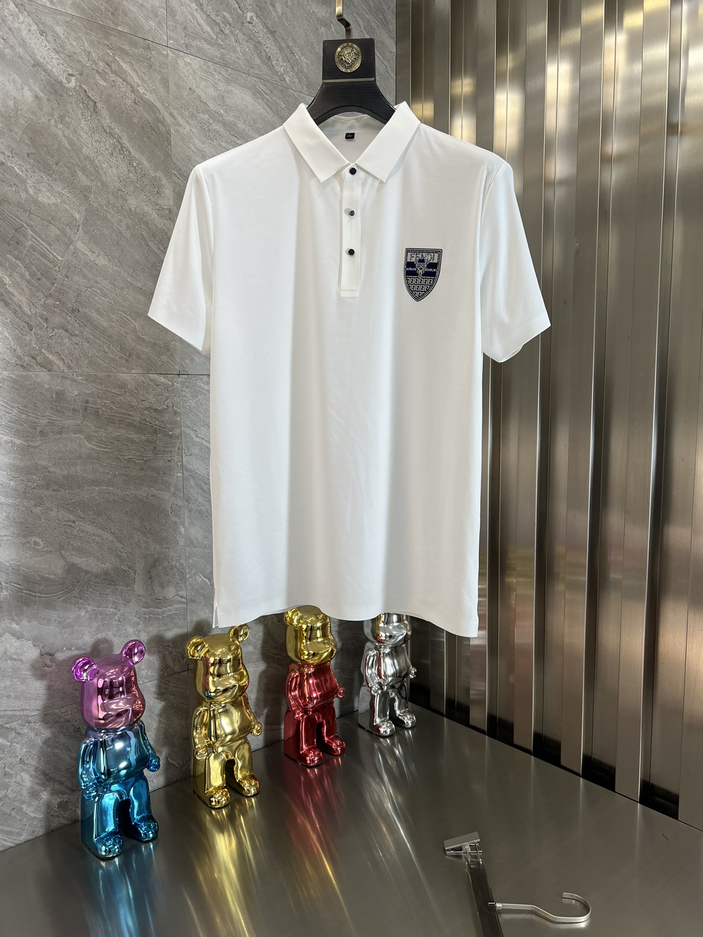 超希少！2024 フェンディ 新作 半袖Tシャツ 偽物