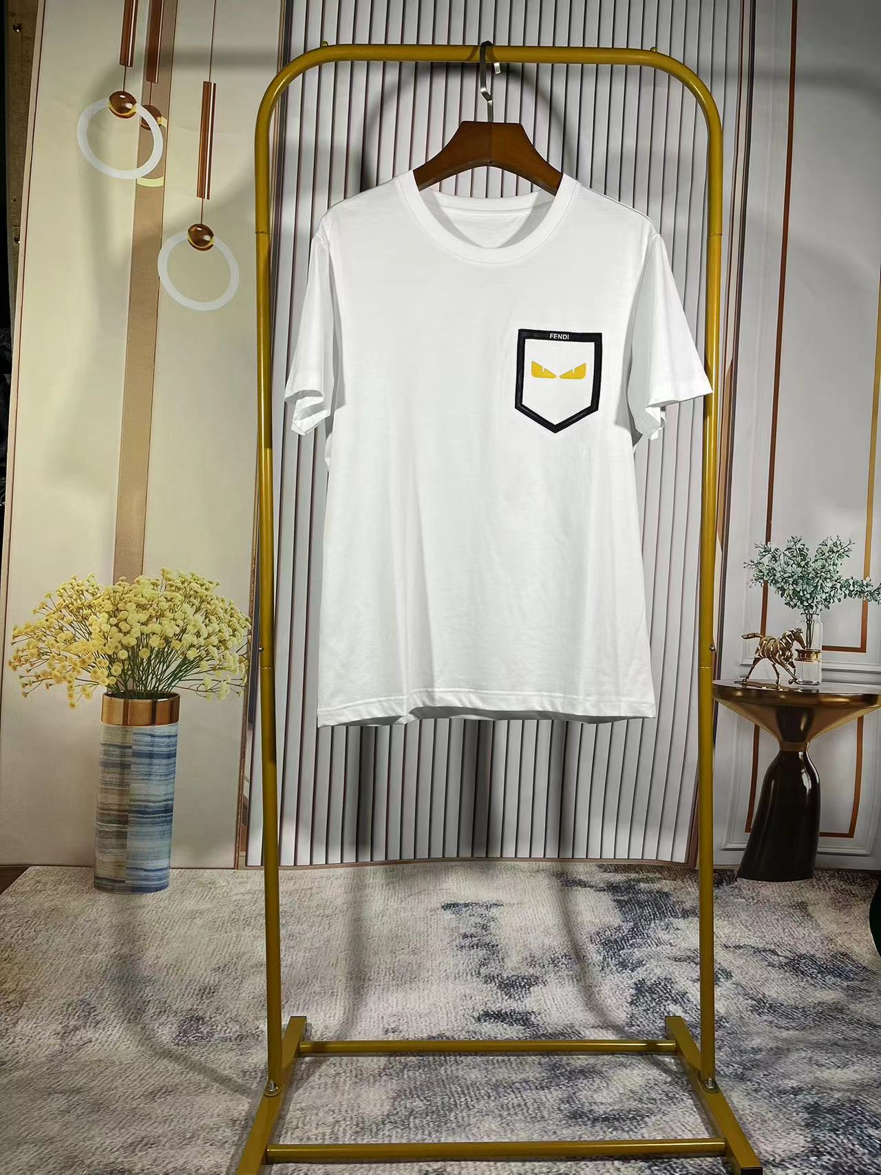 使い勝手良し 2024 フェンディ 新作 半袖Tシャツ コピー