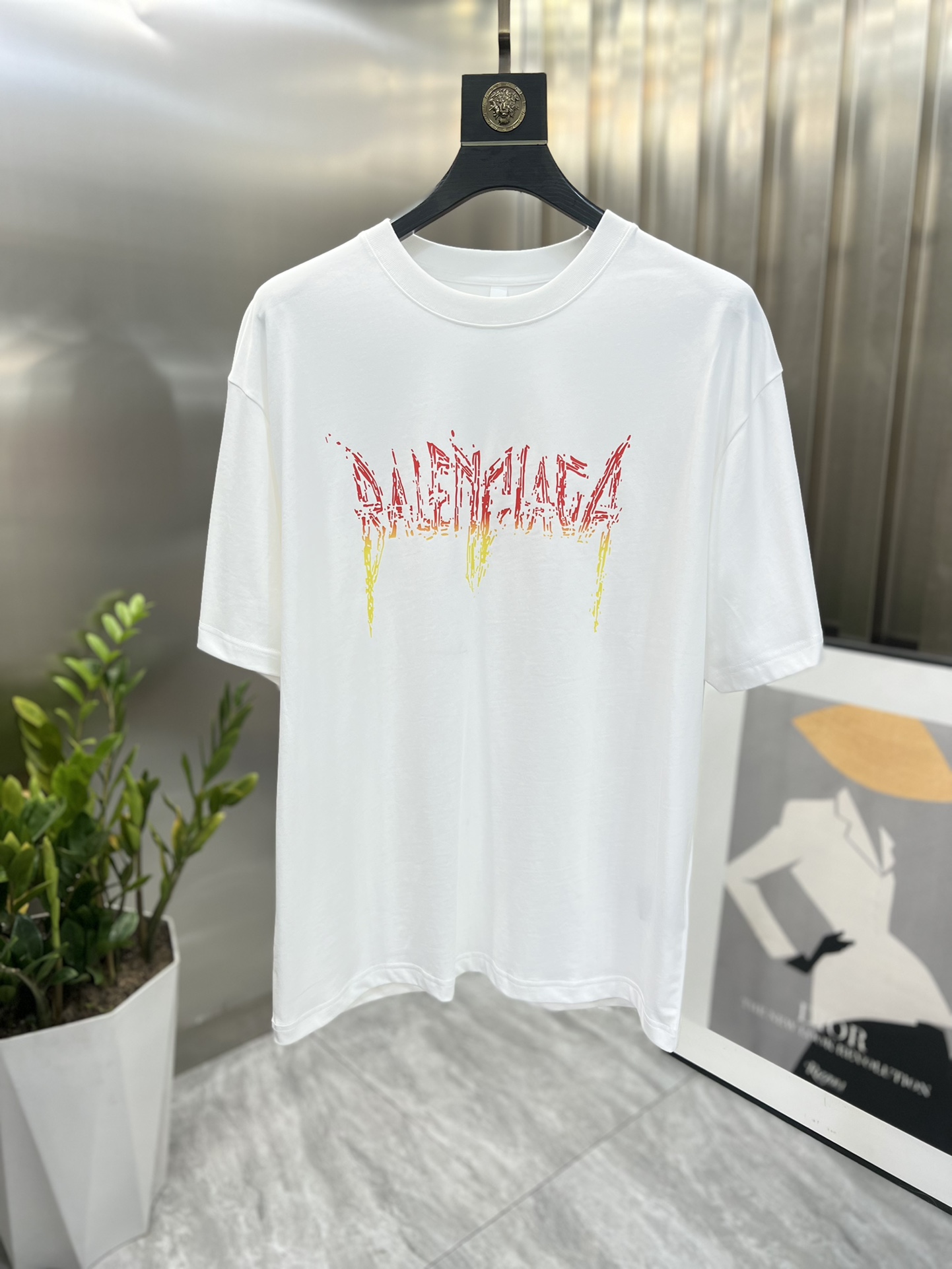 使い勝手良し 2024 バレンシアガ 新作 半袖Tシャツ コピー 2色