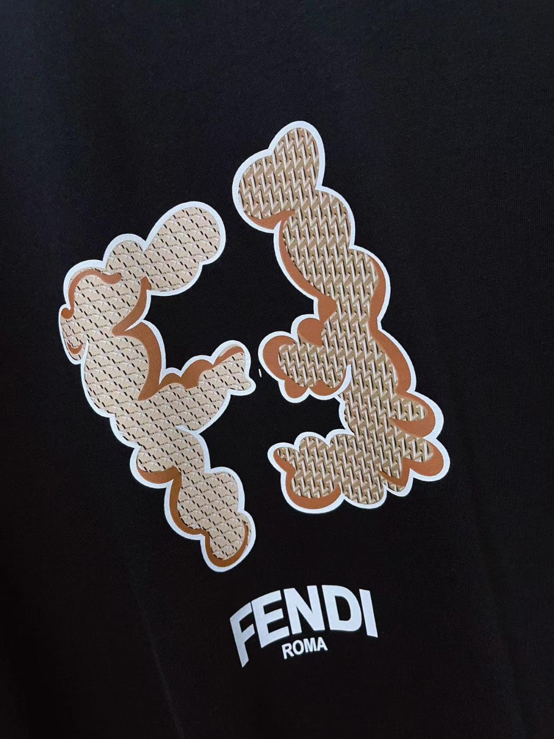 人気急上昇 2024 フェンディ 新作 半袖Tシャツ スーパーコピー