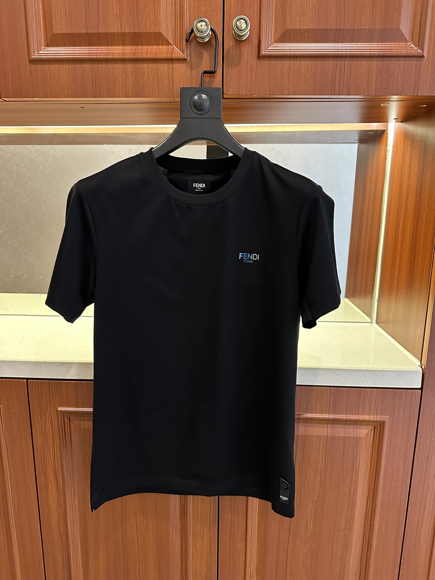 【限定カラー】2024 フェンディ 新作 半袖Tシャツ 偽物